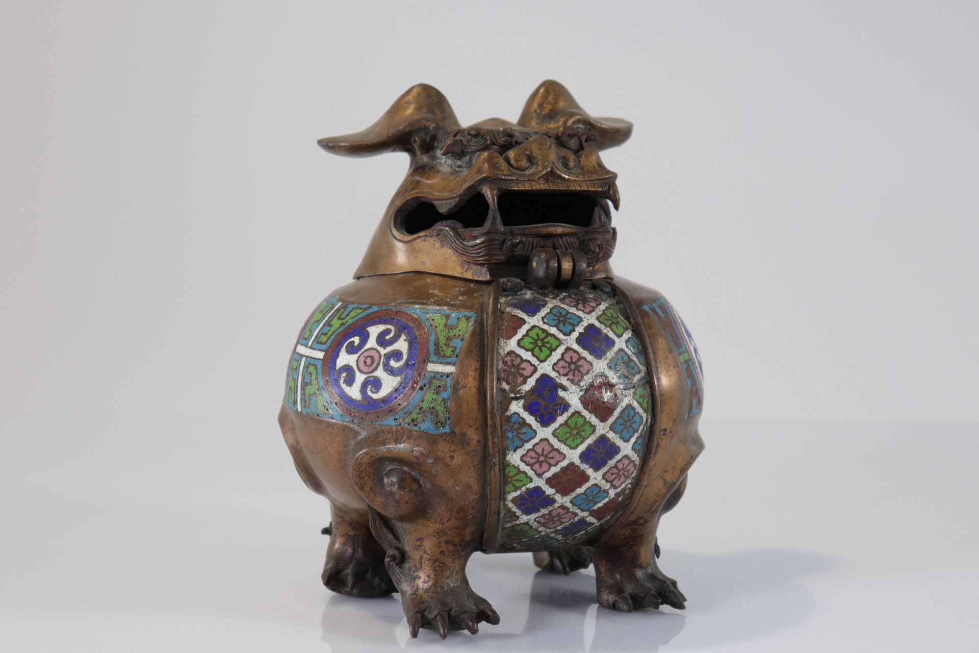 China - FÃ´ dog cloisonnÃ© incense burner - Qing period