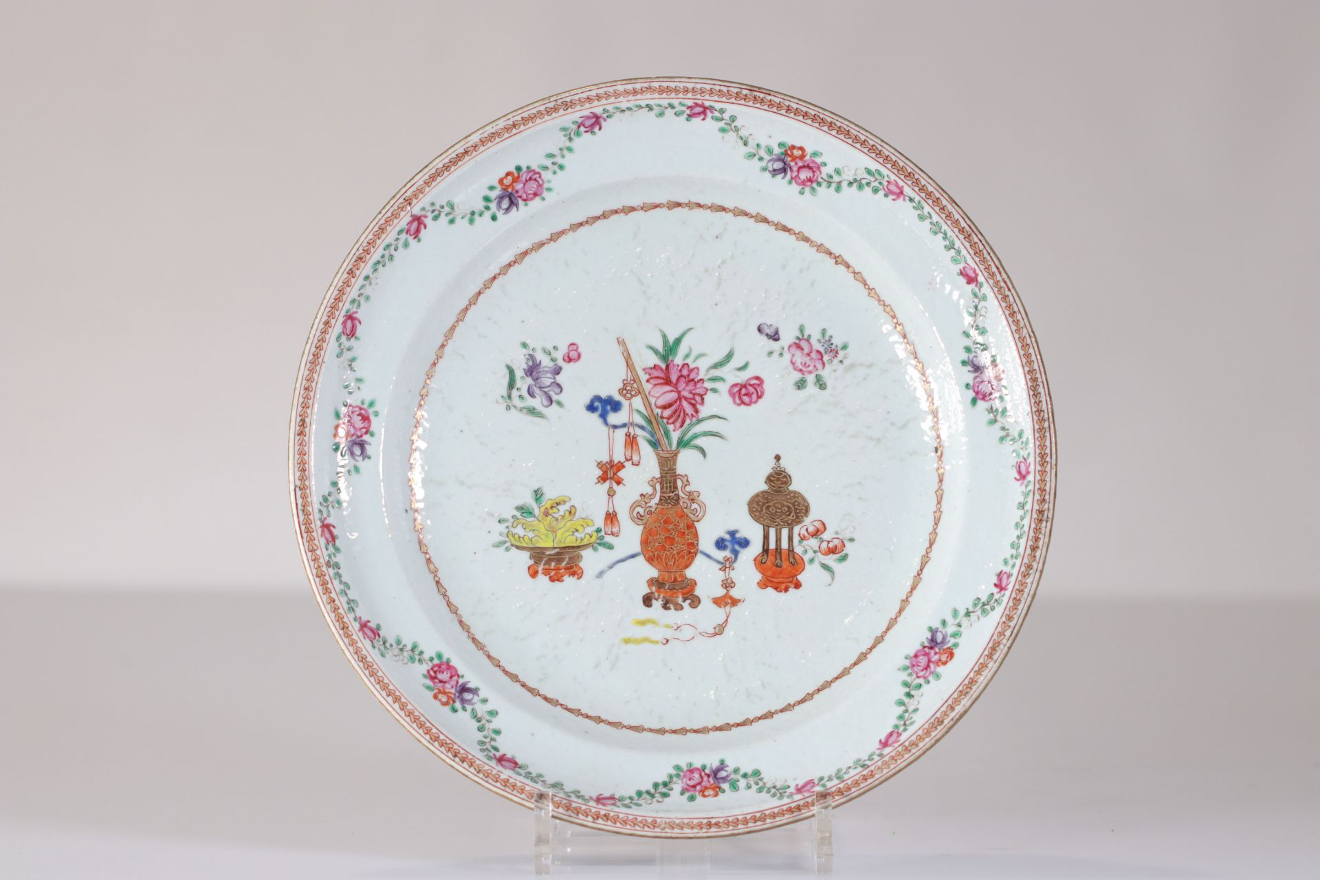 China Compagnie des Indes large dish decorated with flowers and vases 18th