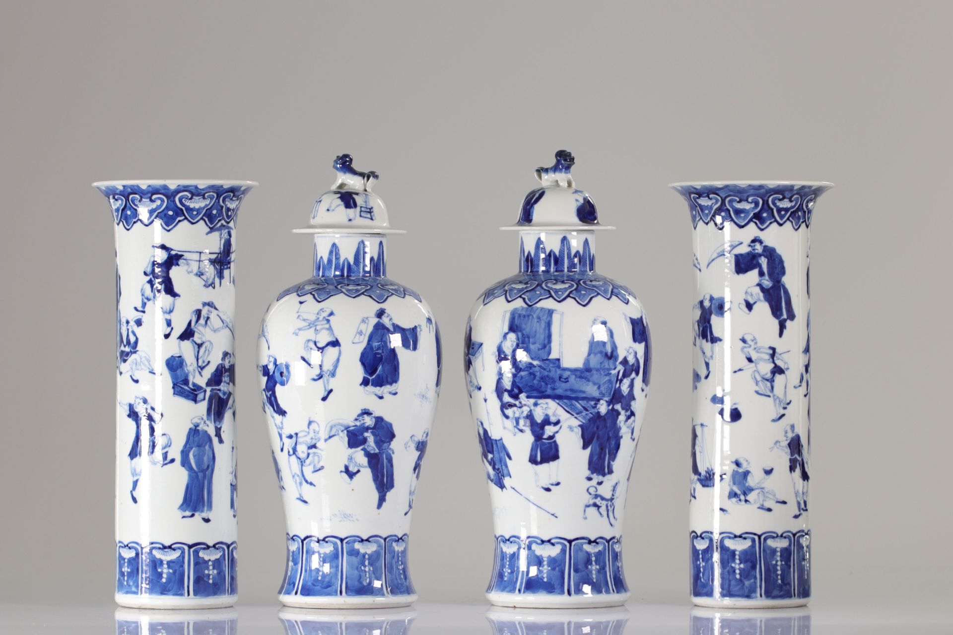 China covered potiches and vases in white blue porcelain character decoration Kangxi brand - Bild 2 aus 3