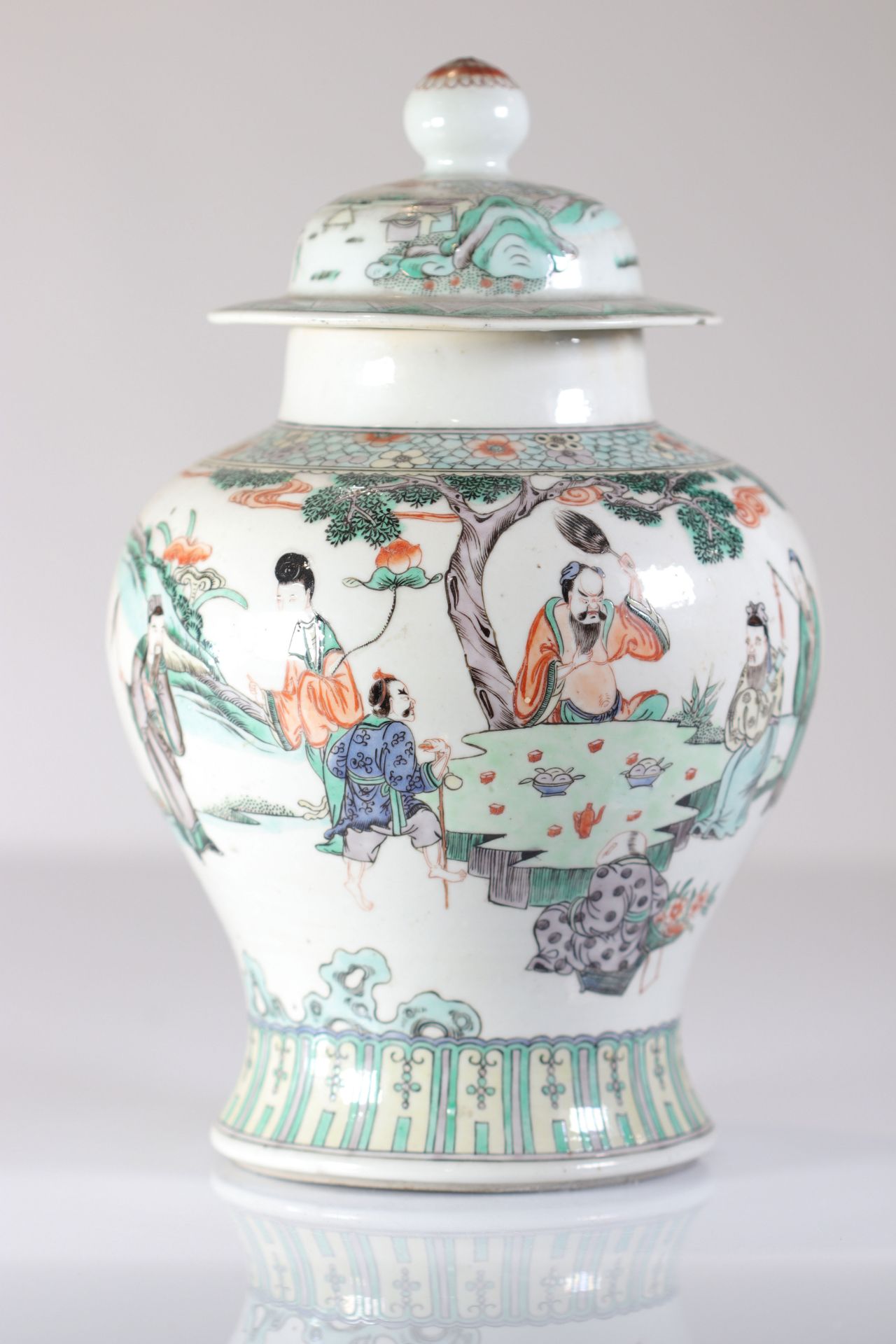 Pair of Qing dynasty famille verte covered vases decorated with figures - Image 2 of 11