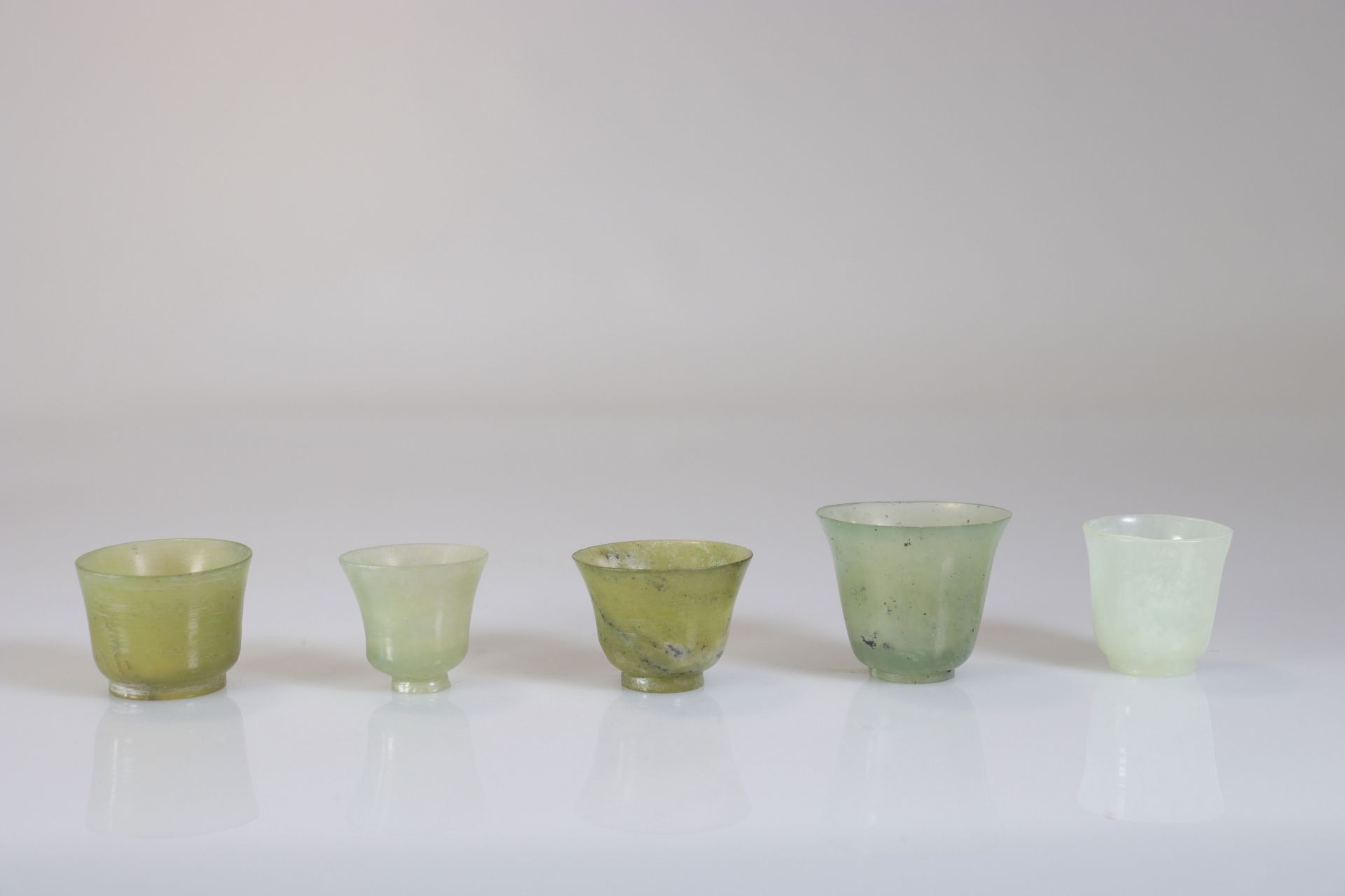 Collection of 19 jade bowls/glasses - Bild 4 aus 5