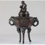 China bronze perfume burner surmounted by a character