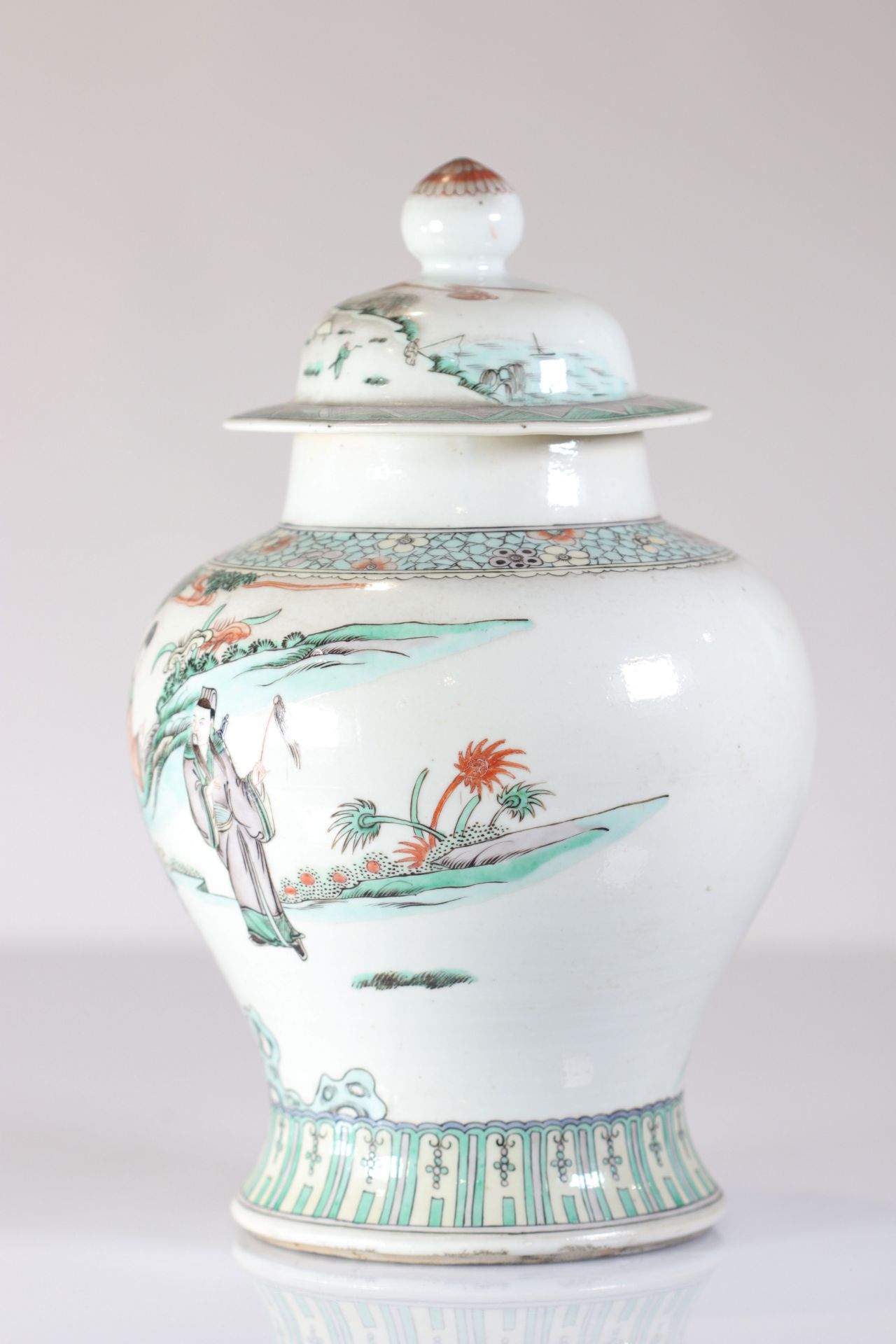 Pair of Qing dynasty famille verte covered vases decorated with figures - Image 9 of 11