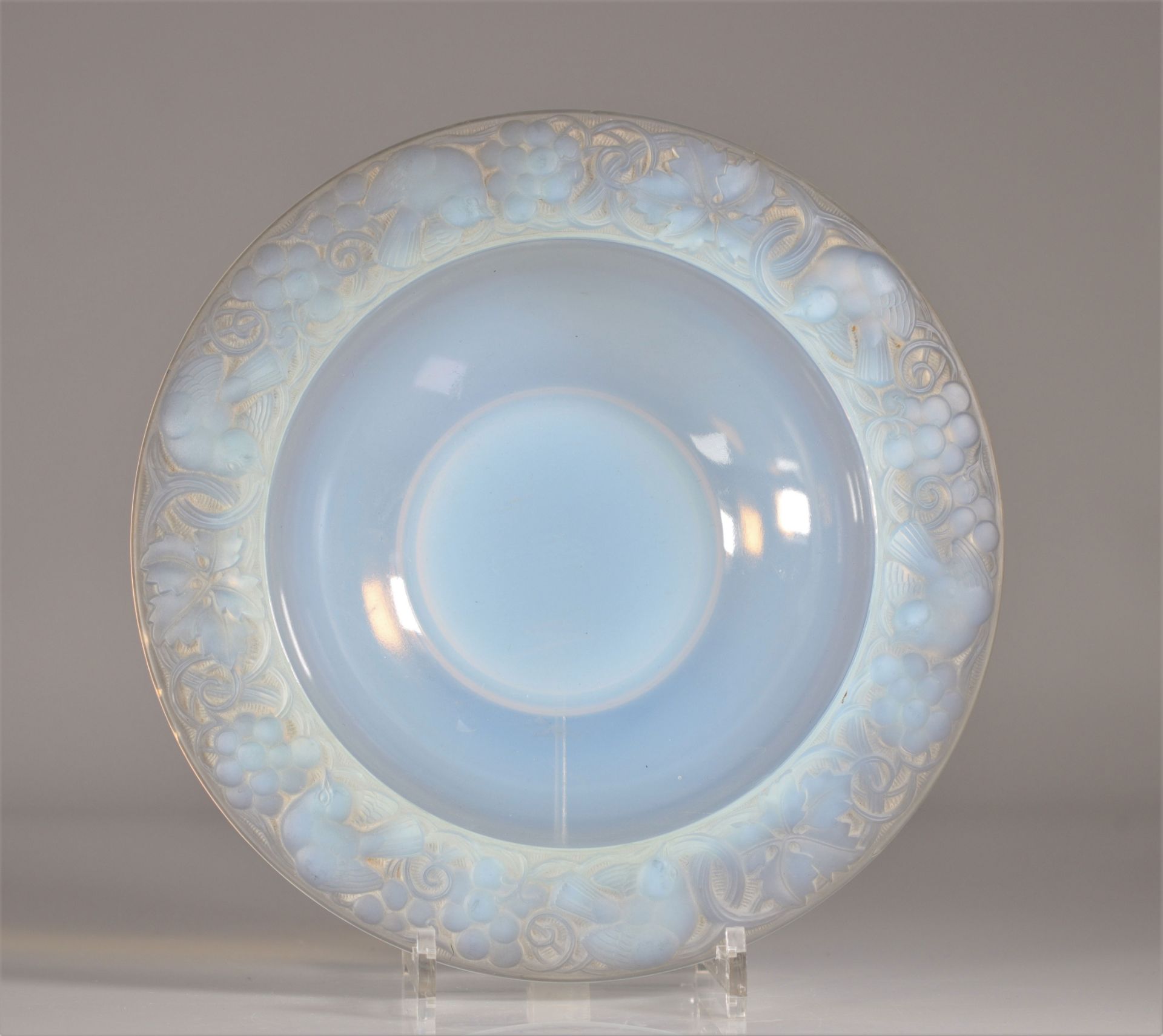 Pierre d'AVESNE (1901-1990) opalescent cup with sparrows