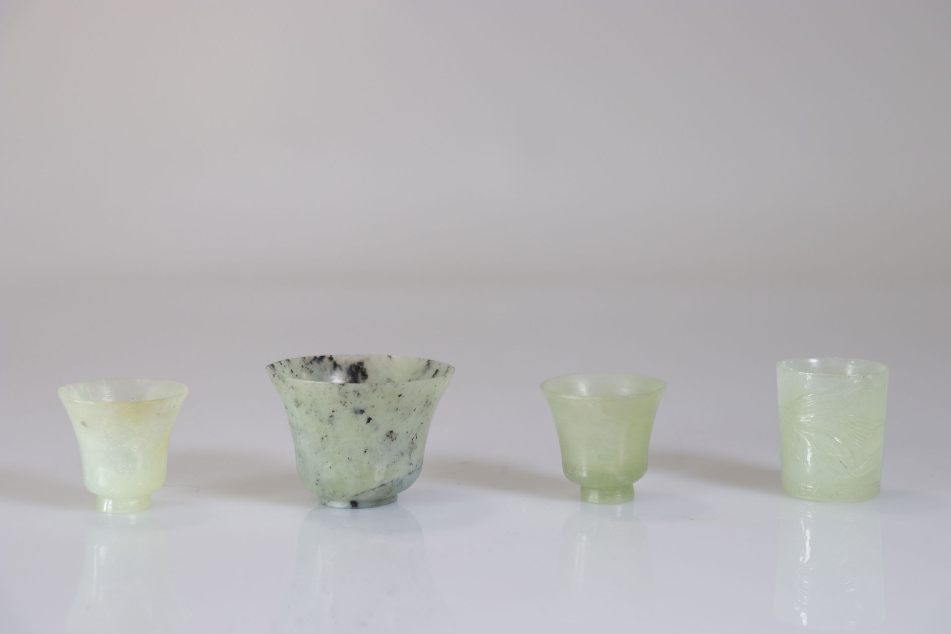 Collection of 19 jade bowls/glasses - Bild 5 aus 5