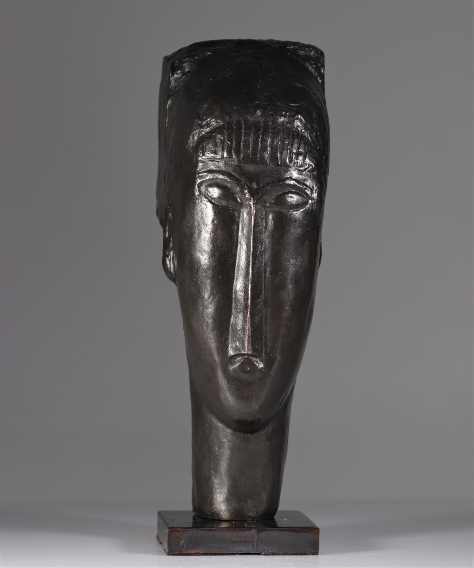 Amedeo MODIGLIANI (1884-1920). Head of a young girl with a fringe. Bronze proof with nuanced brown