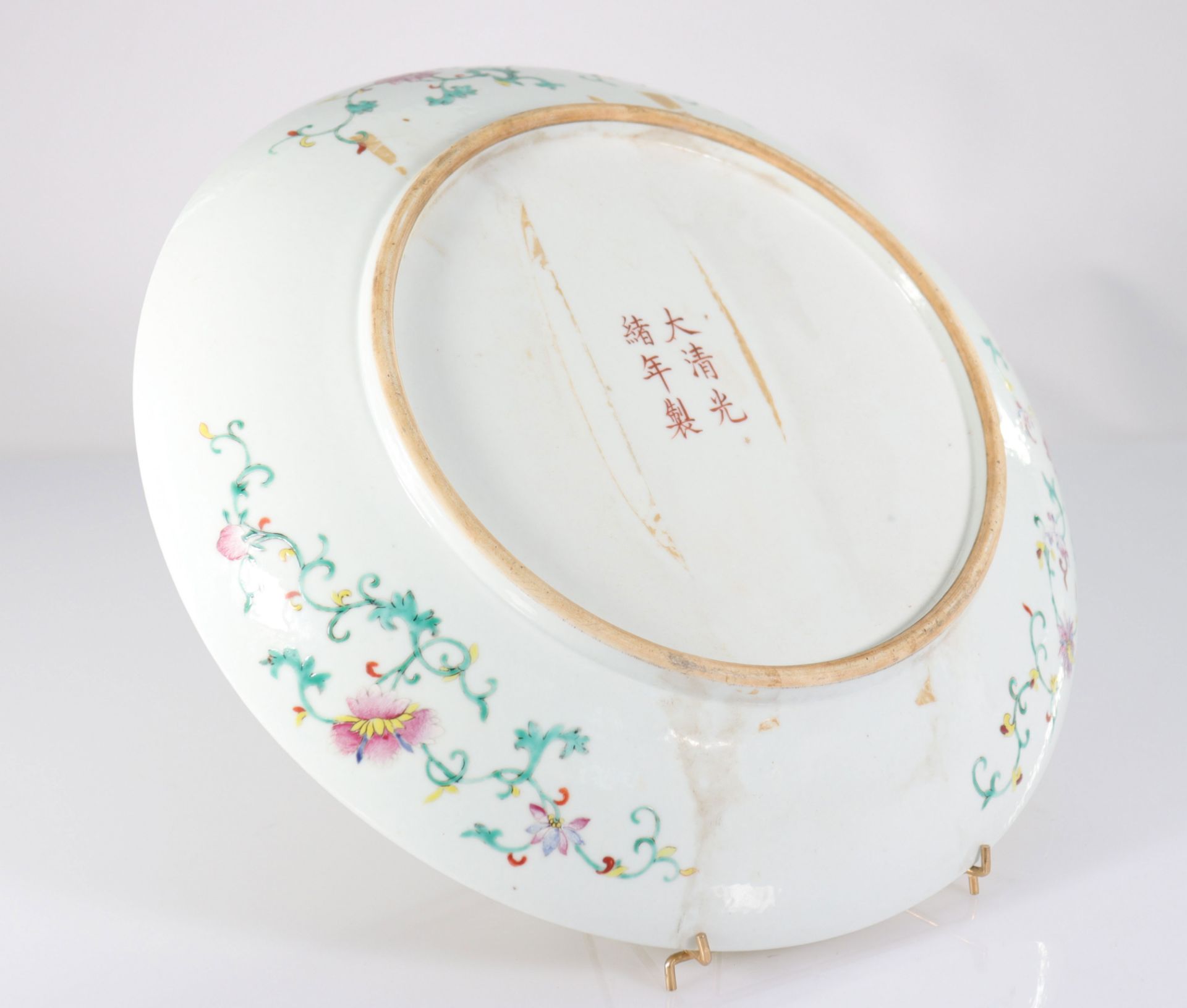 China large dish on a yellow background decorated with peaches- Guangxu mark and period - Bild 3 aus 3