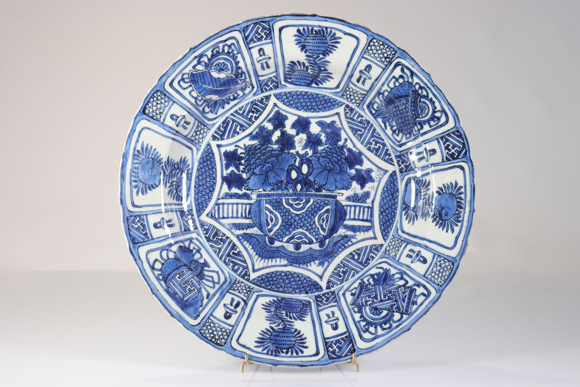 China dish white blue 16th time