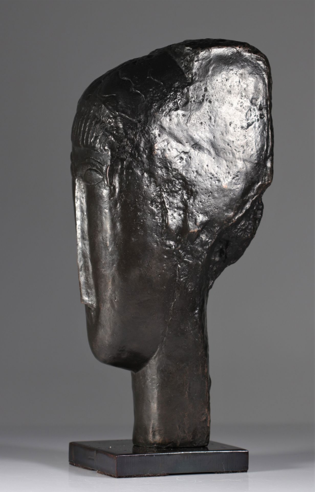 Amedeo MODIGLIANI (1884-1920). Head of a young girl with a fringe. Bronze proof with nuanced brown - Bild 5 aus 8