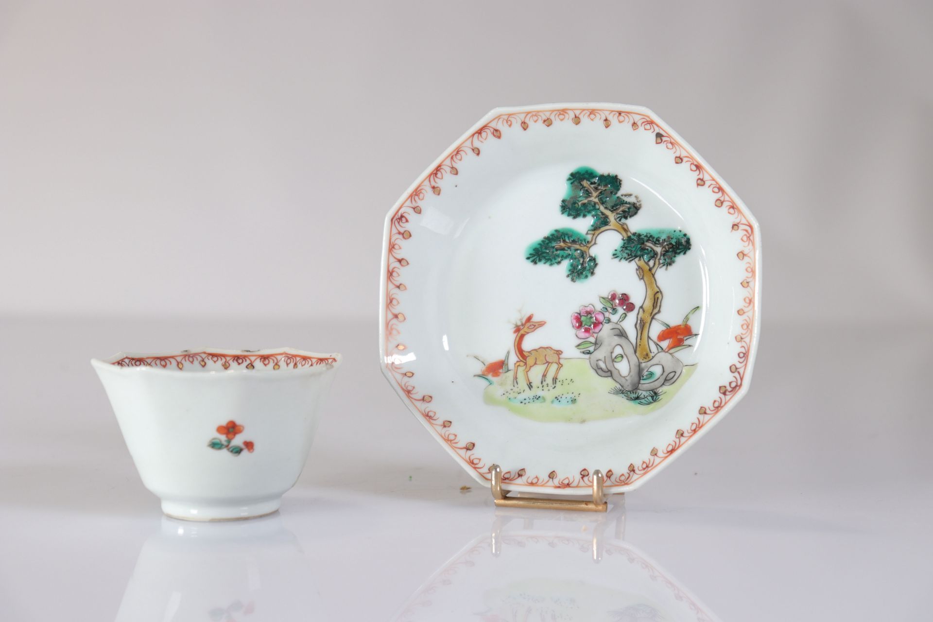 Bowl and saucer in 18th century Chinese porcelain decorated with deer - Bild 3 aus 4