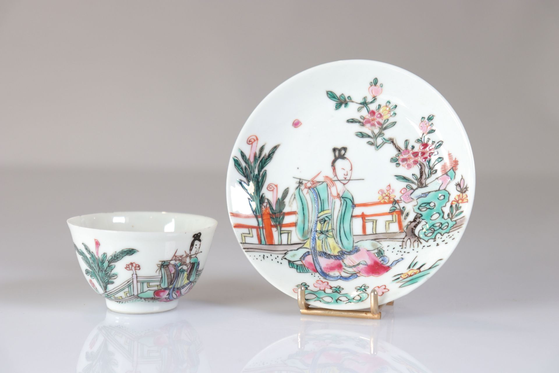 18th century Chinese porcelain bowl and under bowl decorated with a female musician