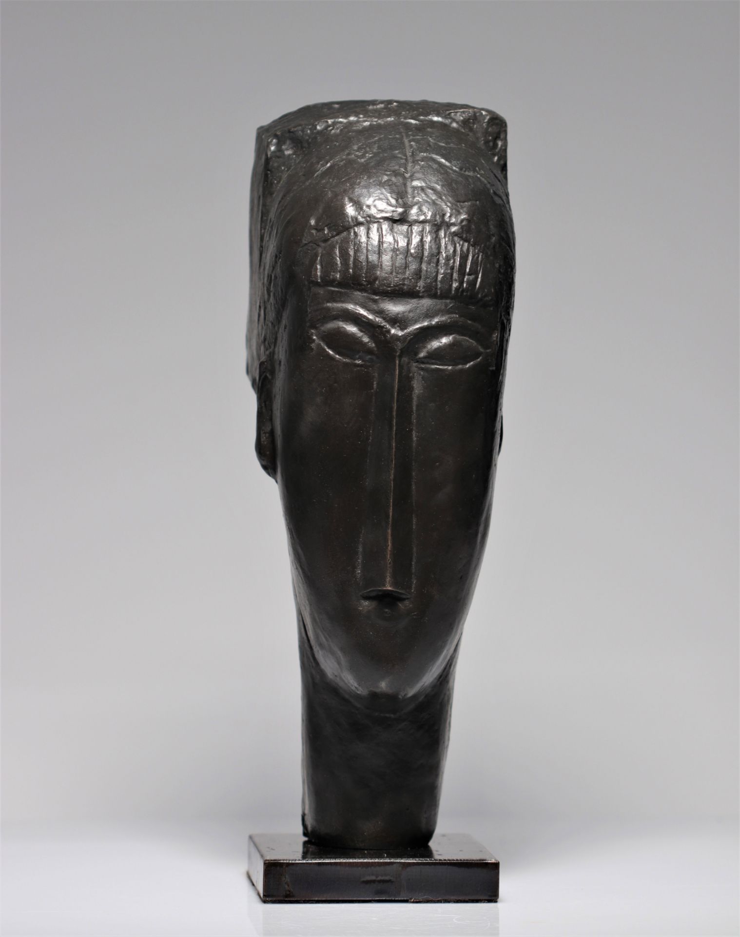 Amedeo MODIGLIANI (1884-1920). Head of a young girl with a fringe. Bronze proof with nuanced brown - Bild 8 aus 8