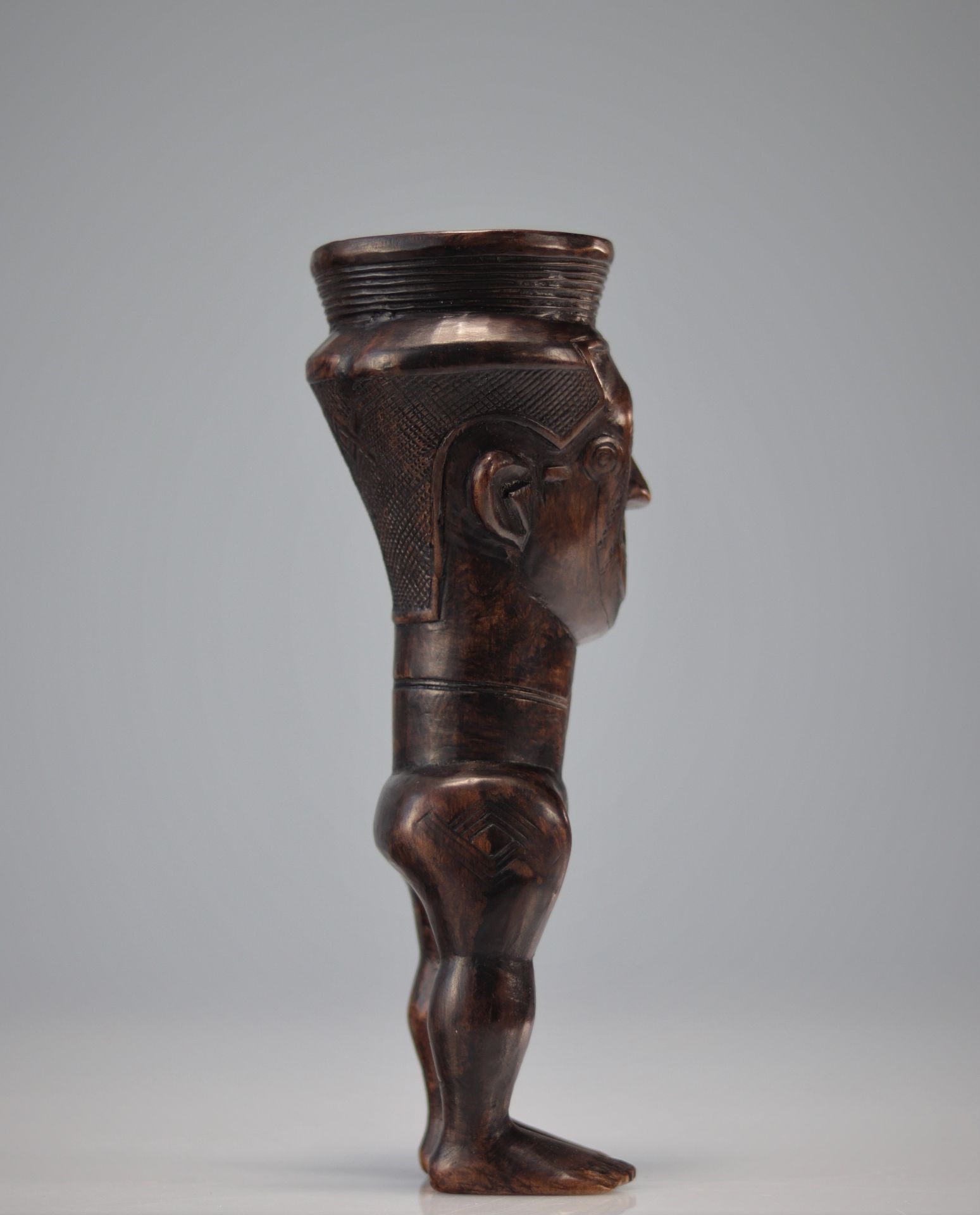 Anthropomorphic carved Kuba palm wine cup with beautiful patina of use - Image 3 of 6