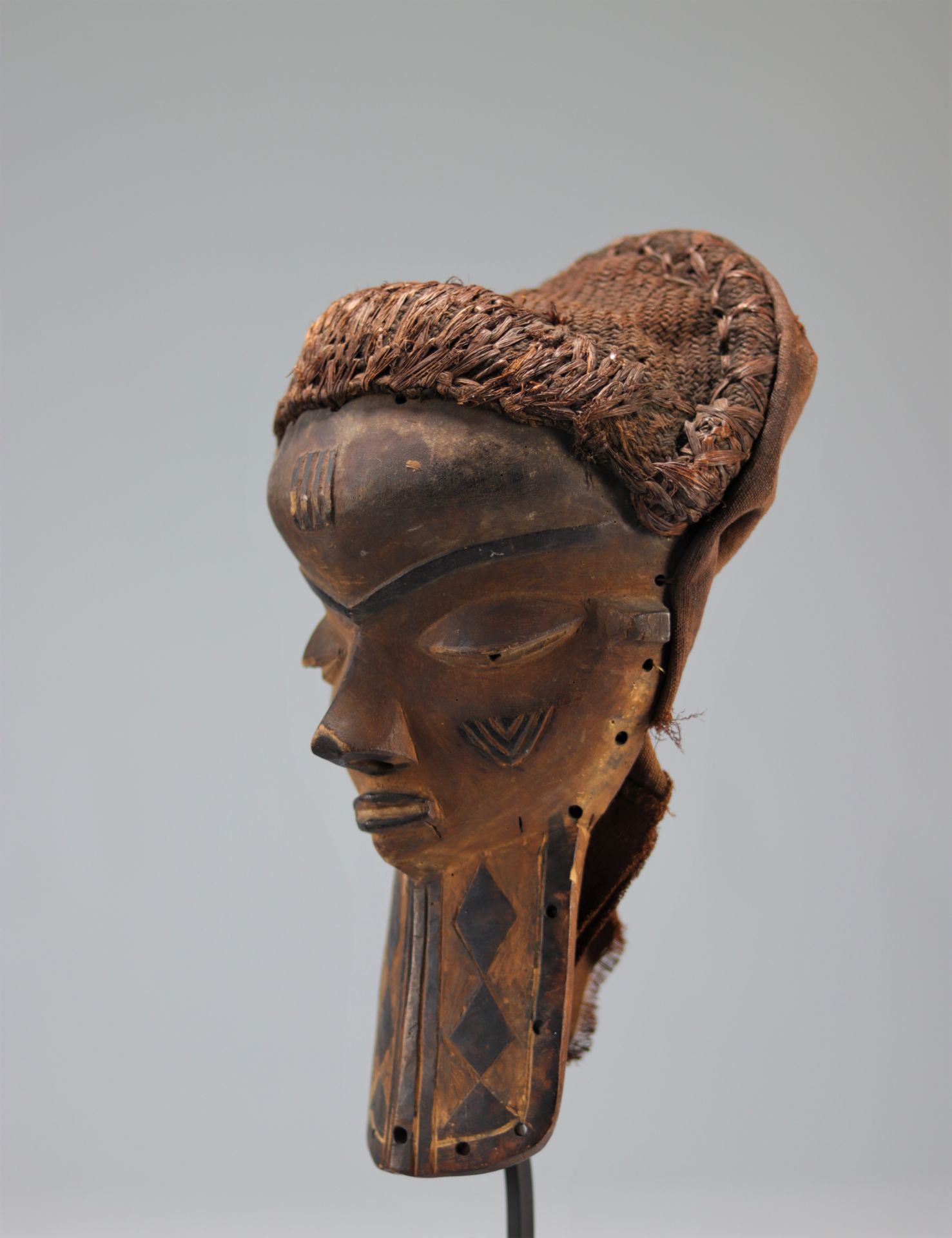 Carved wooden Pende mask - Image 2 of 5