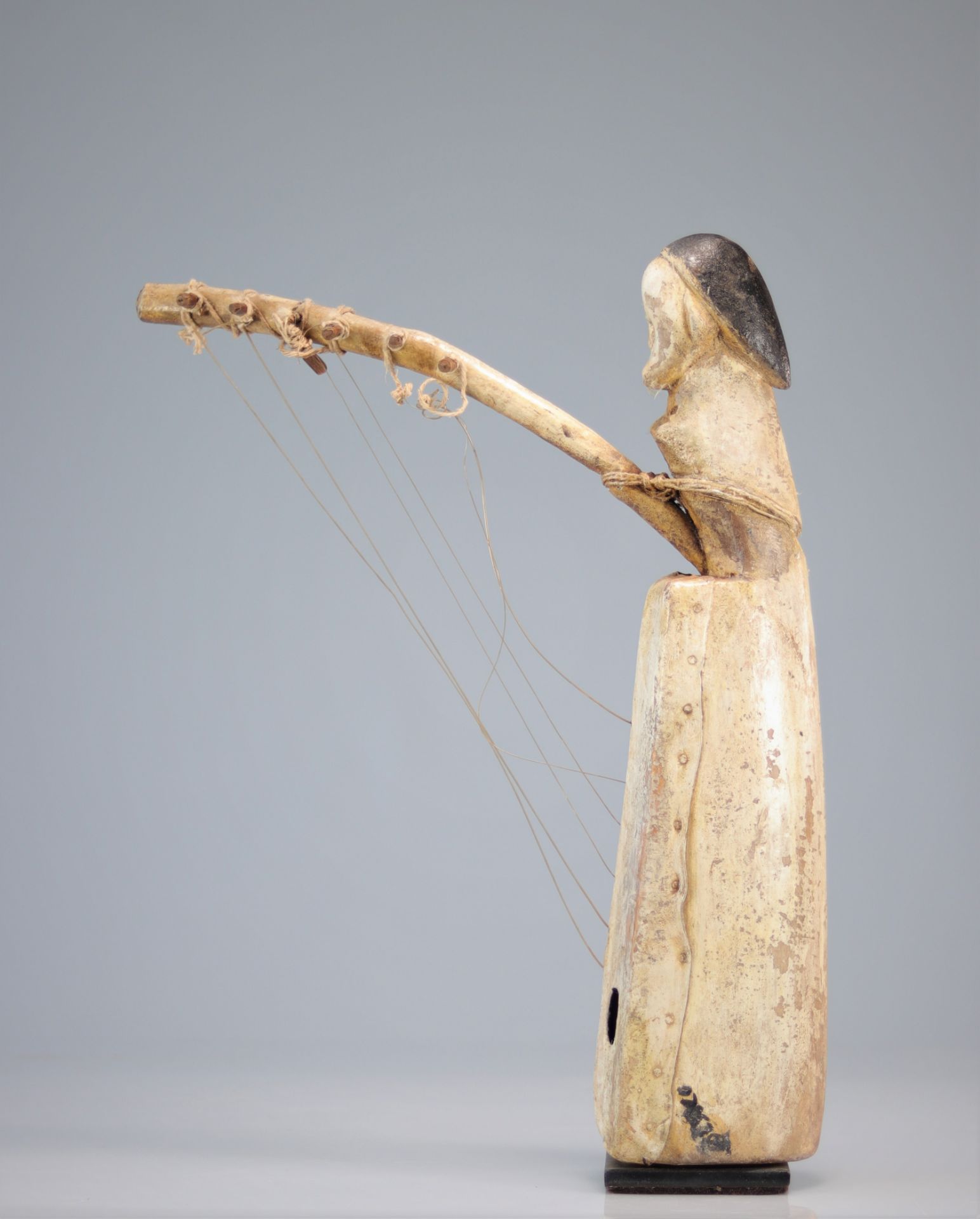 Fang harp from Gabon surmounted by a head - Bild 2 aus 4