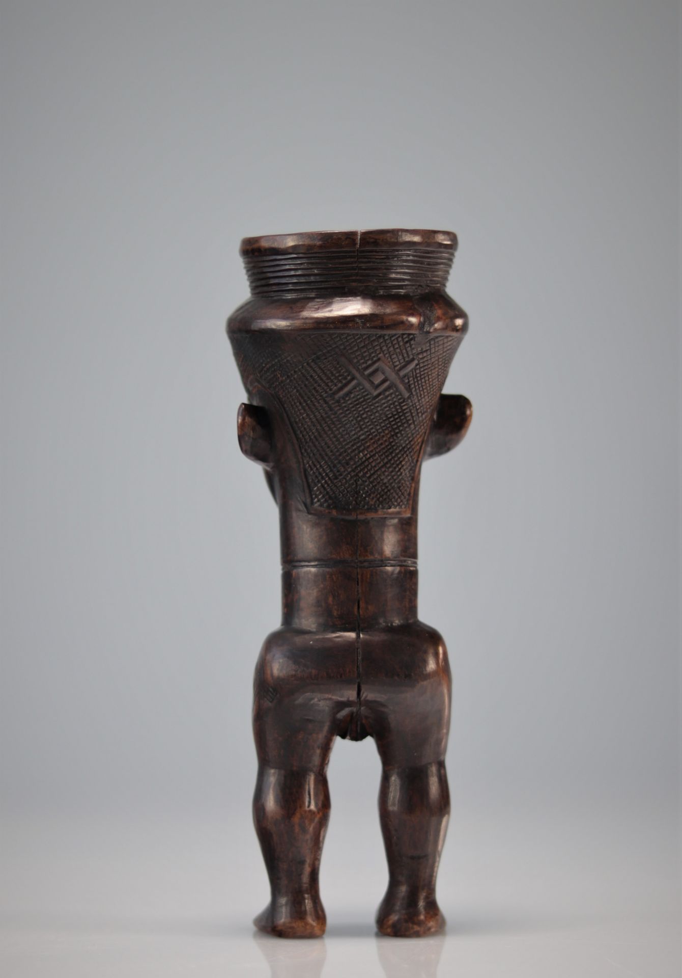 Anthropomorphic carved Kuba palm wine cup with beautiful patina of use - Image 6 of 6