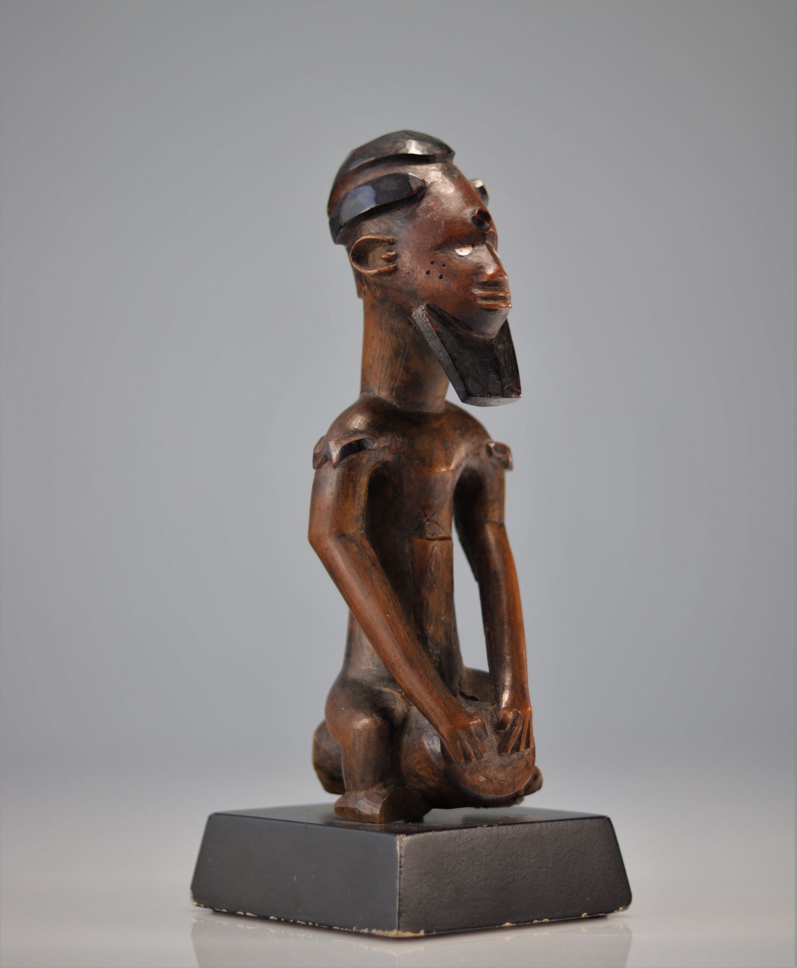 Bembe statue carved with a Finch & Co character through the worlds - Image 5 of 6