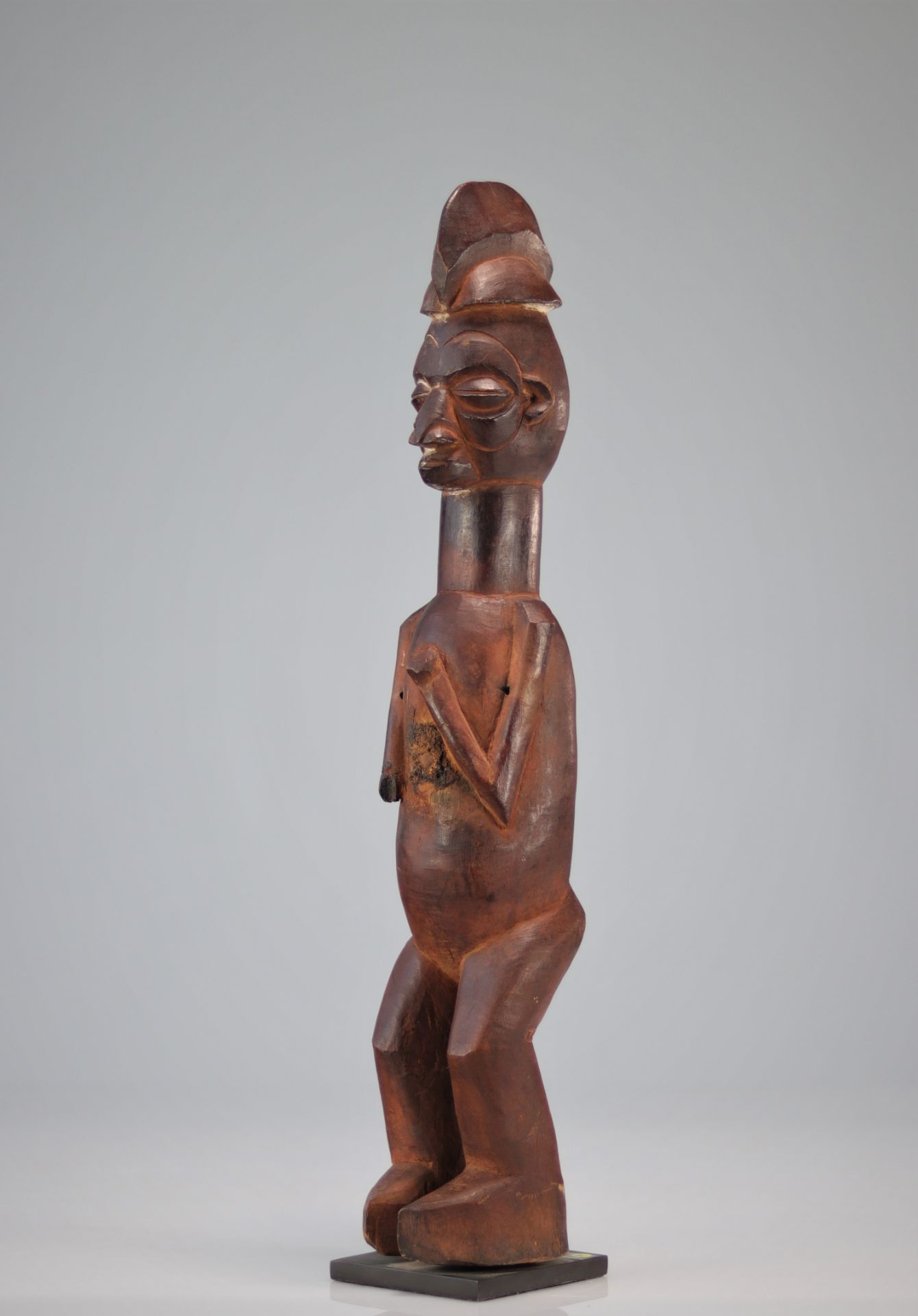 Yaka statue carved with a standing figure Ex col: Ruth Vancalembergh - Bild 2 aus 4