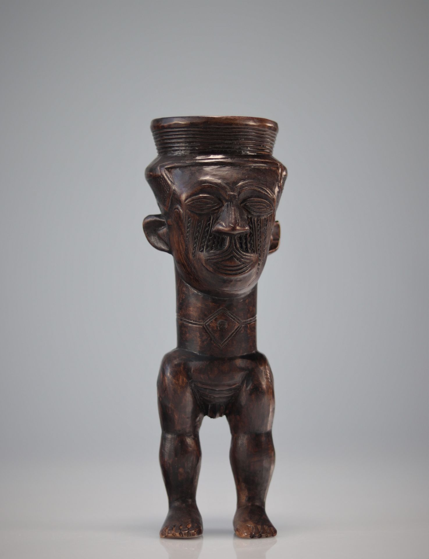 Anthropomorphic carved Kuba palm wine cup with beautiful patina of use - Bild 4 aus 6