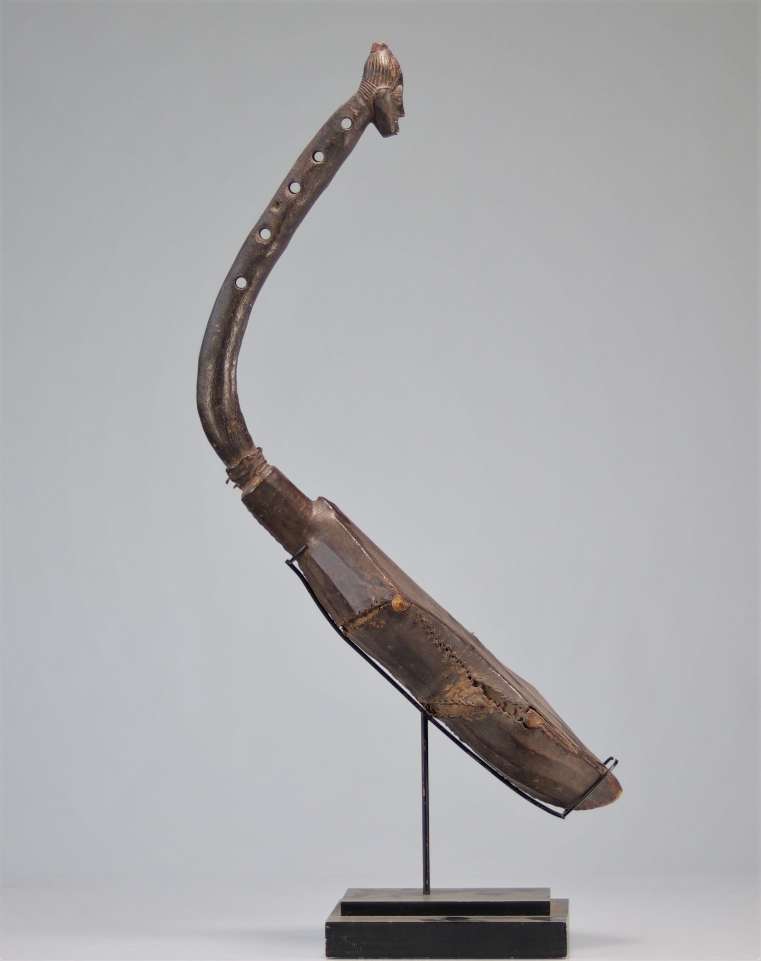 Mangbetu harp surmounted by a head Ex col: Yannik Van Ruysevelt - Image 2 of 5