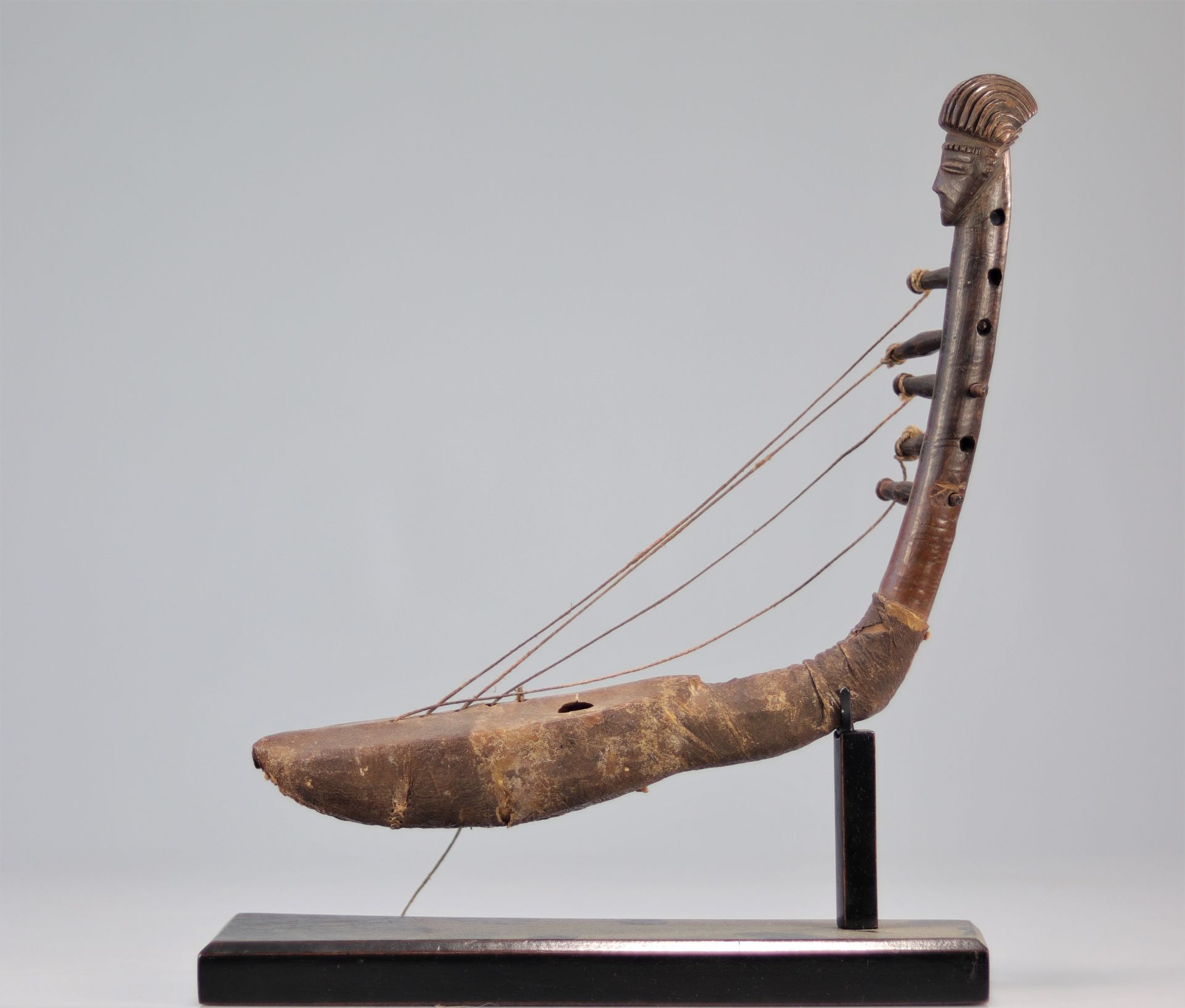 Zande harp surmounted by an ex-collar head: Laeremans Brussels - Image 2 of 5