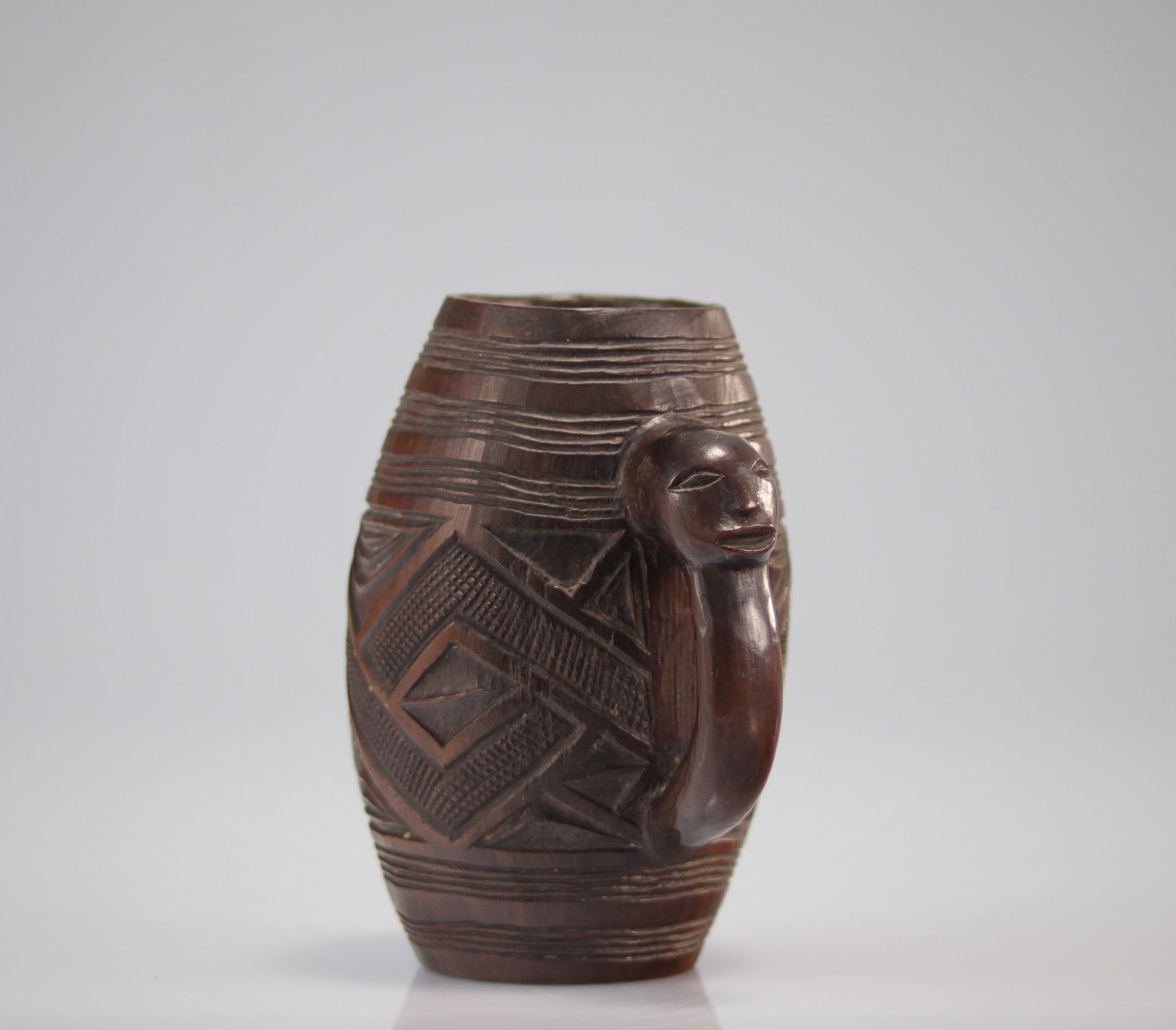 Kuba cup carved with geometric pattern - Image 2 of 4