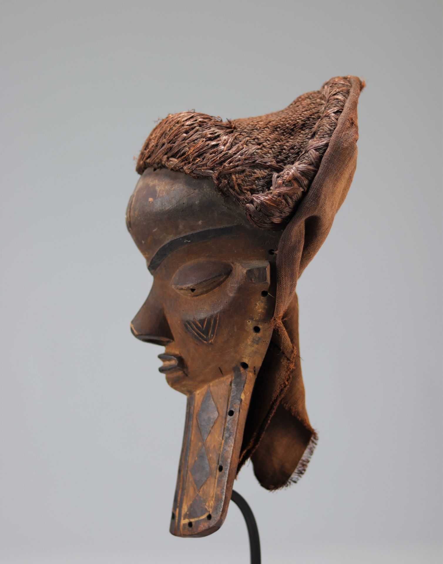 Carved wooden Pende mask - Image 4 of 5