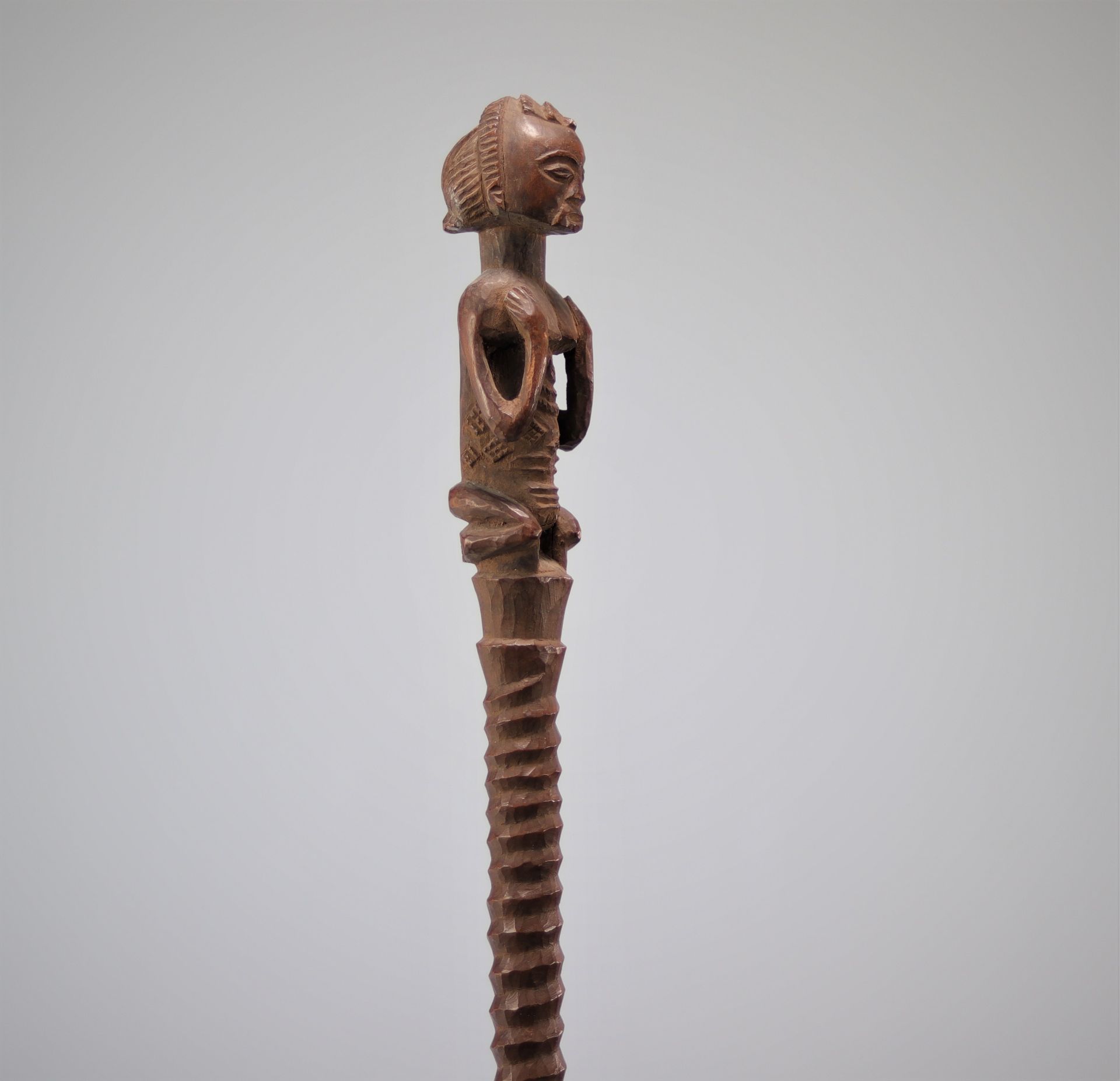 Luba Shankadi scepter surmounted by a figure - Image 4 of 6