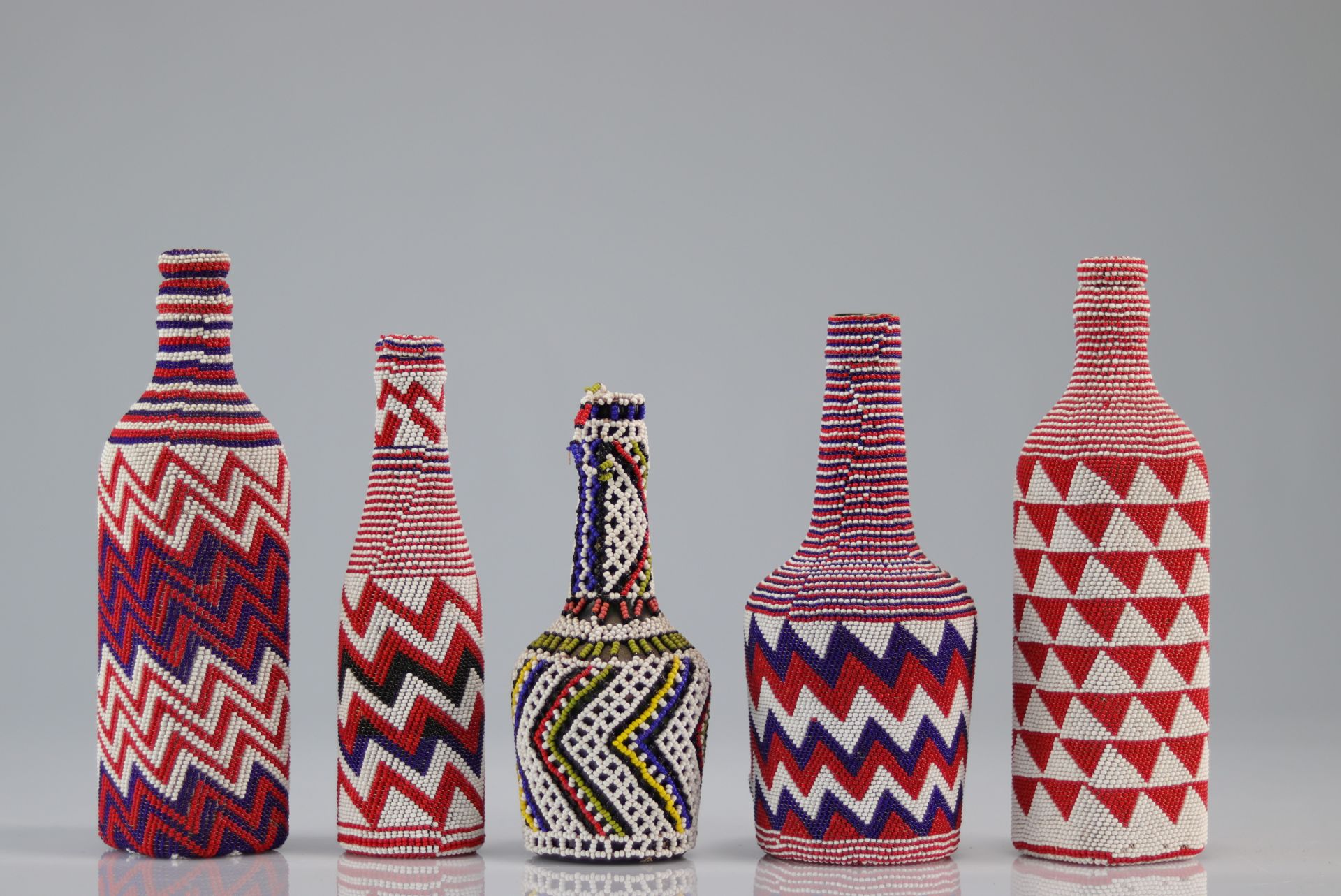 Set of beaded bottles with geometric patterns - Bild 2 aus 2