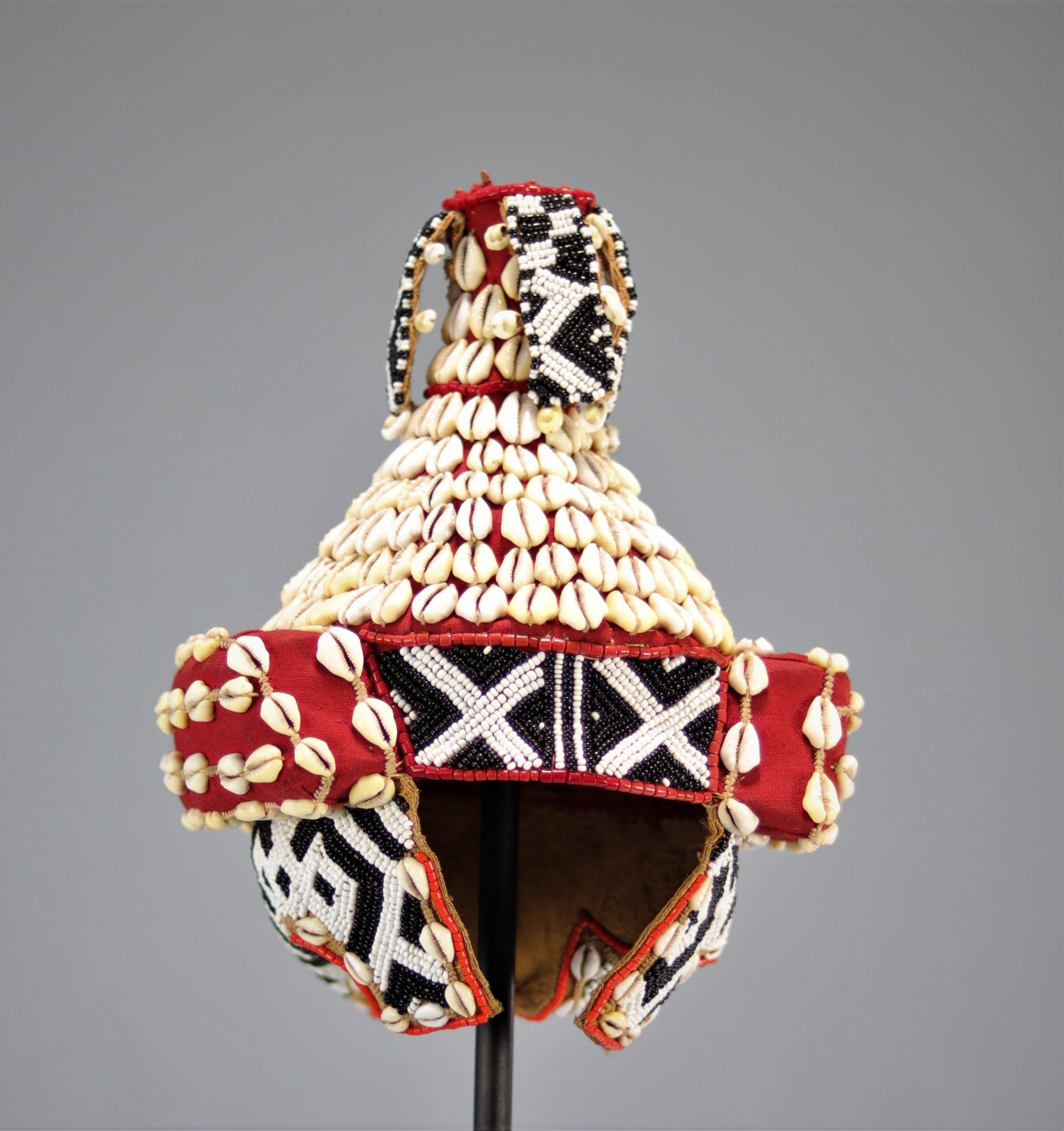 Kuba cowrie and pearl headdress - Image 2 of 3