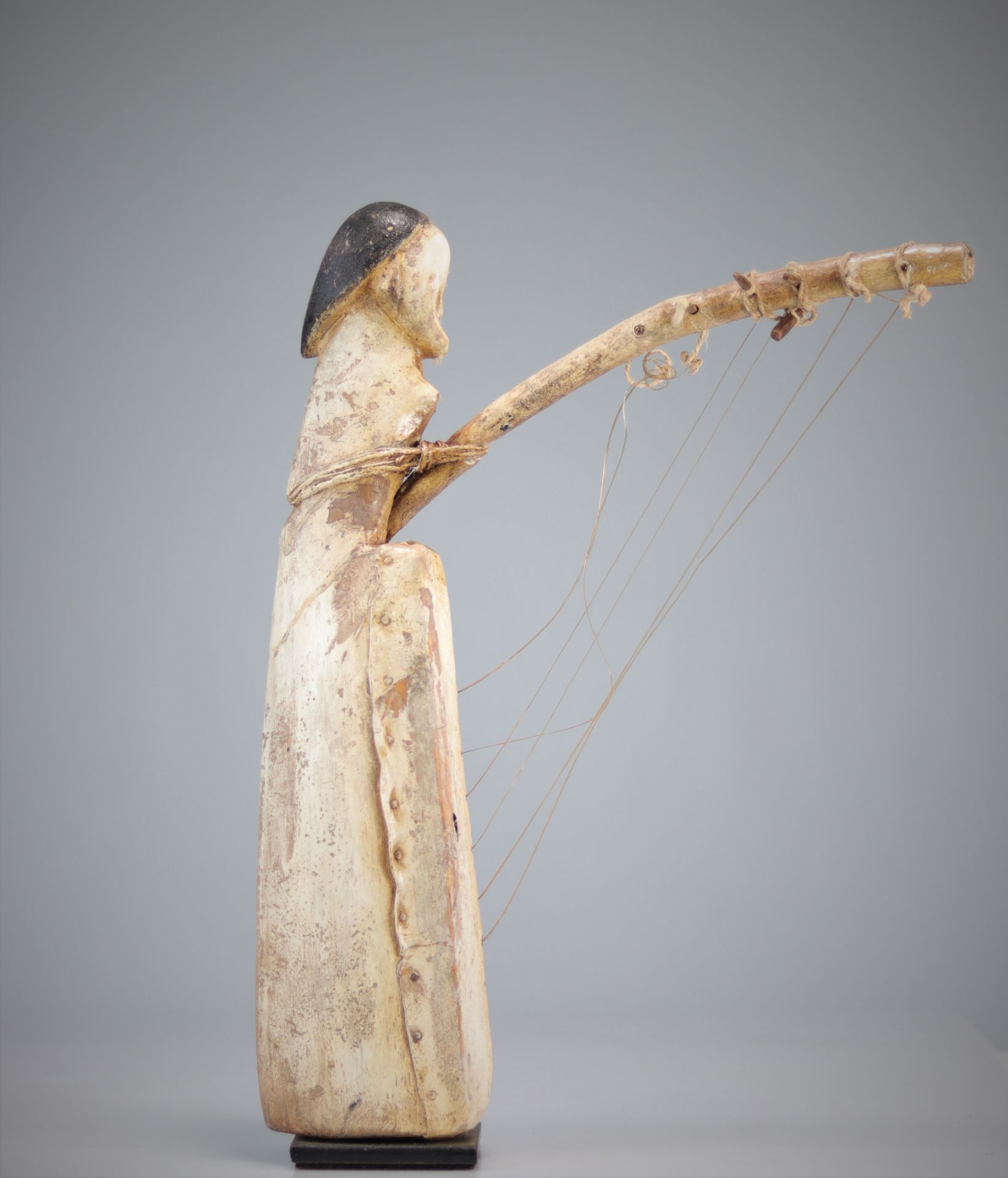 Fang harp from Gabon surmounted by a head - Bild 3 aus 4