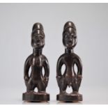 YOROUBA Couple of statuettes representing â€œIbedjiâ€ twins.