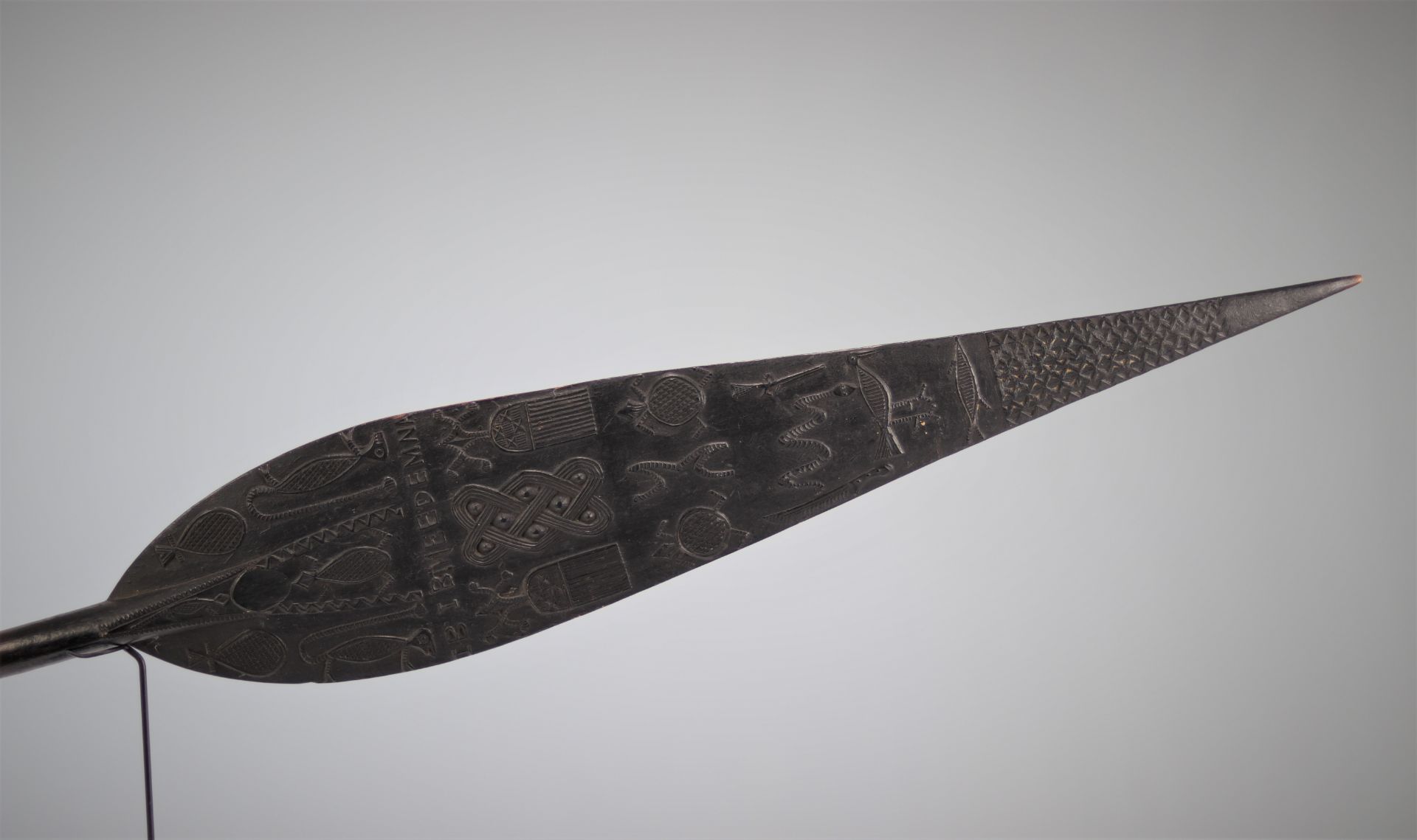 Kuba paddle decorated with different ex-collar motifs: Pierre Loos - Image 2 of 4