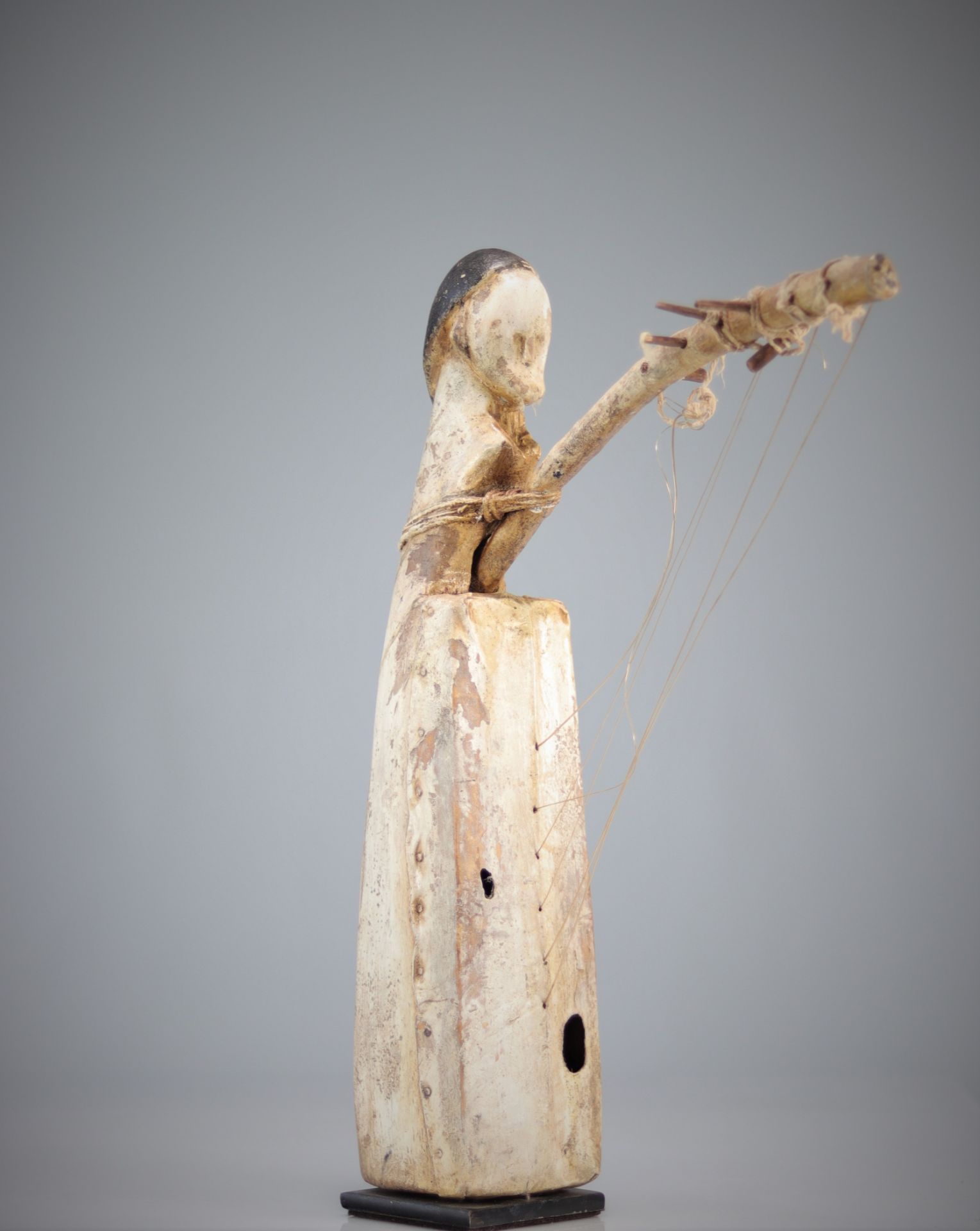 Fang harp from Gabon surmounted by a head