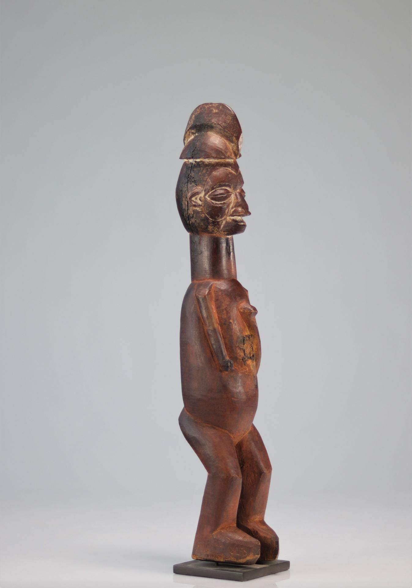 Yaka statue carved with a standing figure Ex col: Ruth Vancalembergh - Bild 3 aus 4