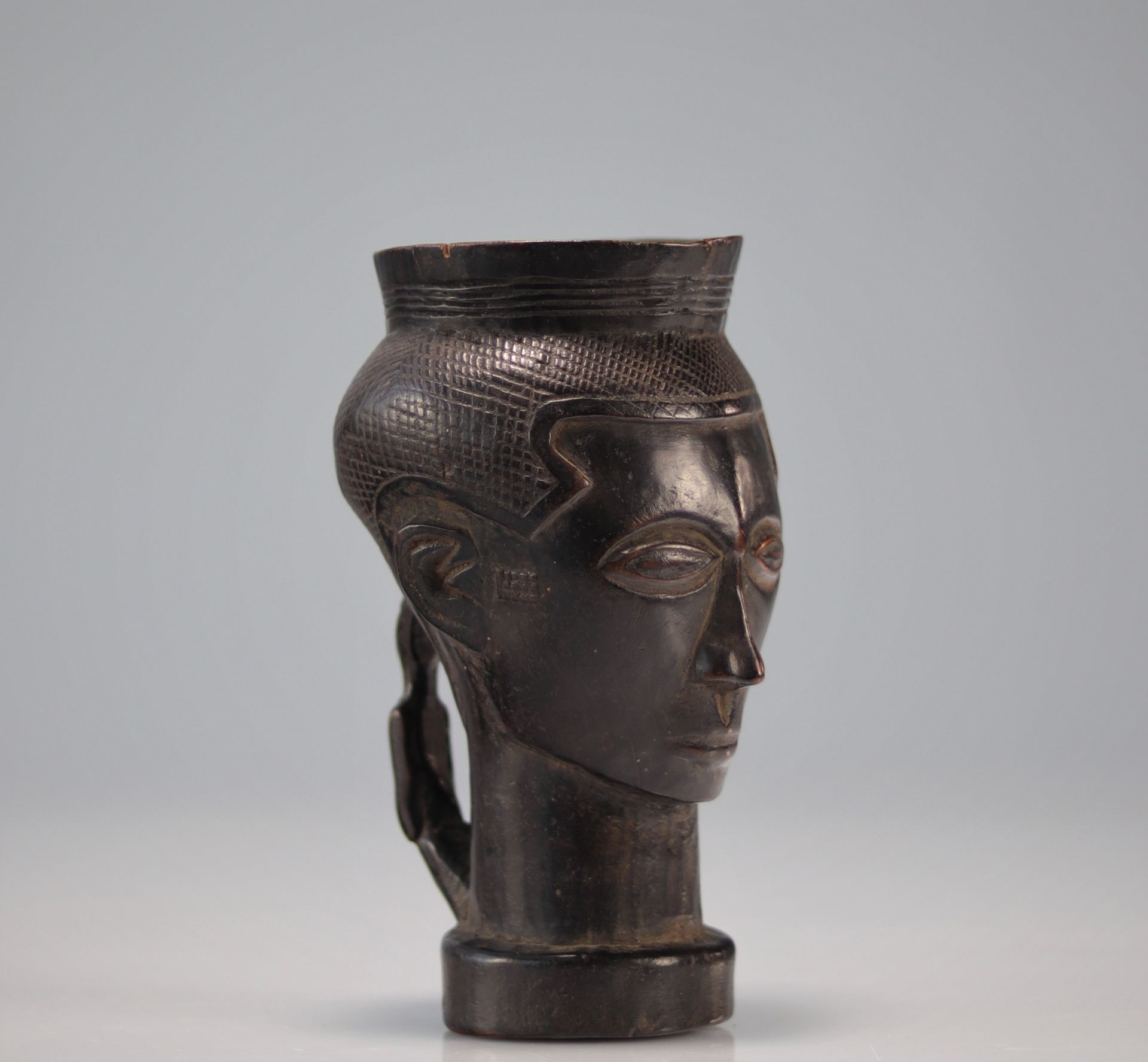 Kuba cup carved with a head - Bild 3 aus 5