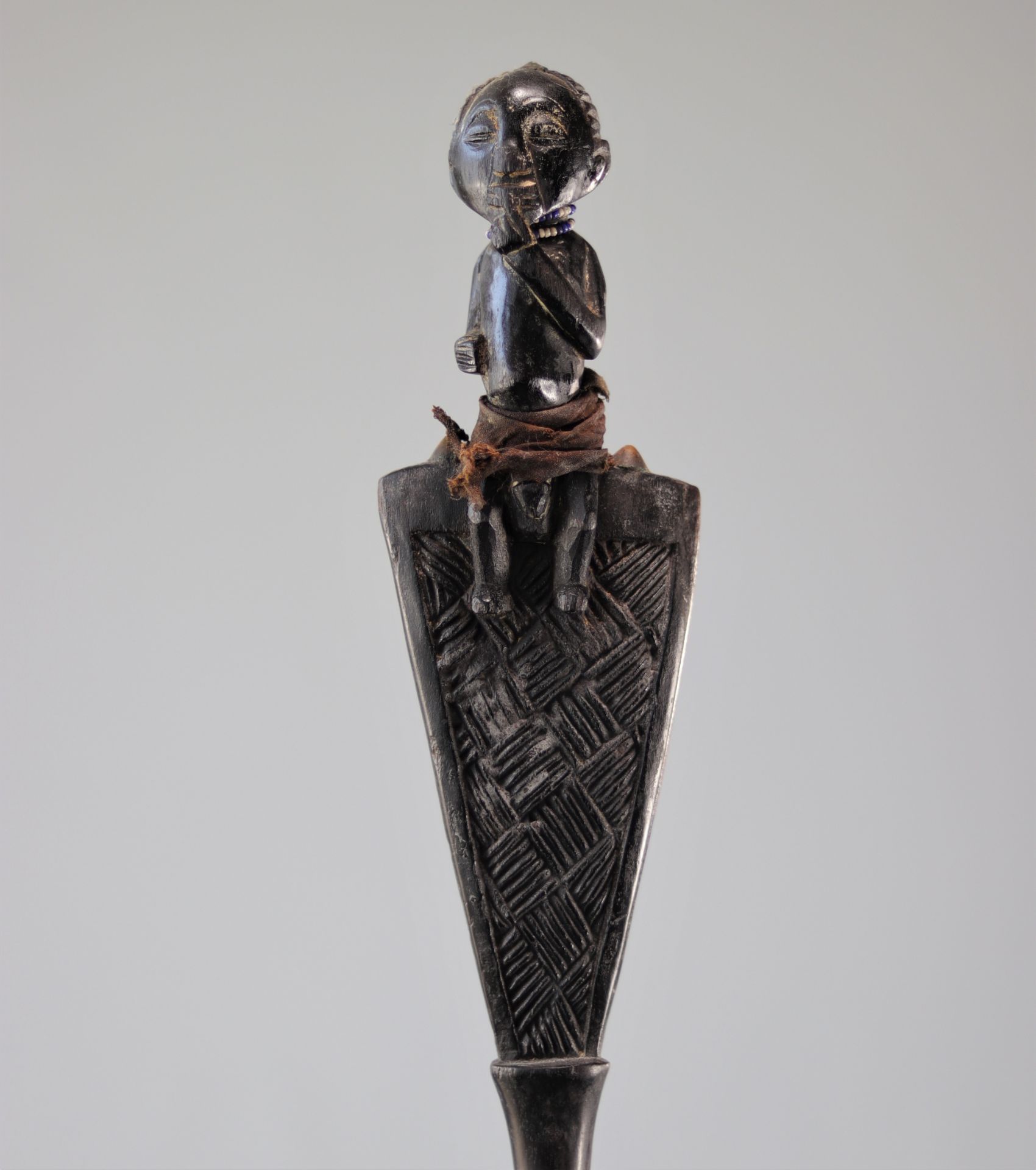 Luba scepter surmounted by a figure - Bild 5 aus 6