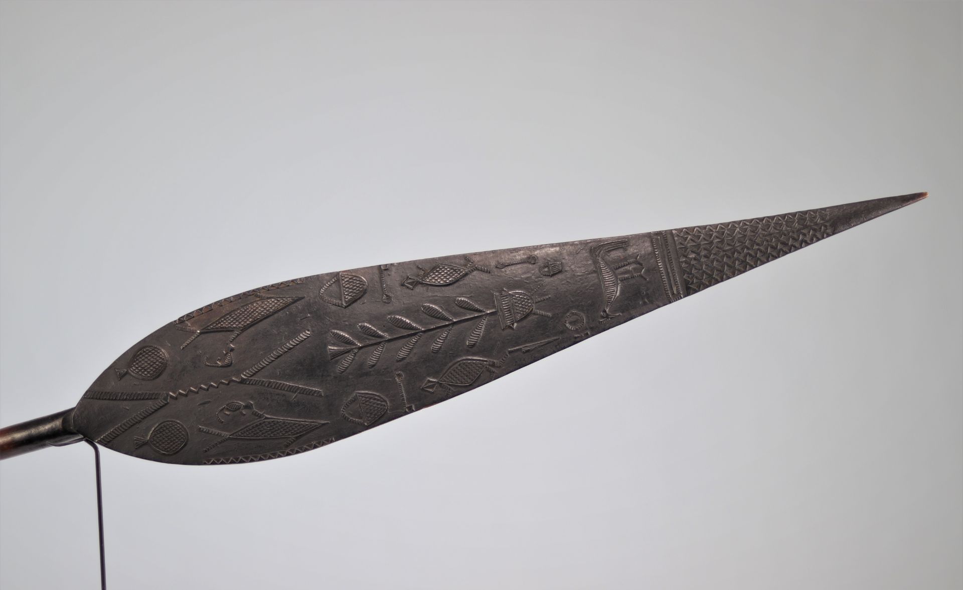 Kuba paddle decorated with different ex-collar motifs: Pierre Loos - Image 3 of 4