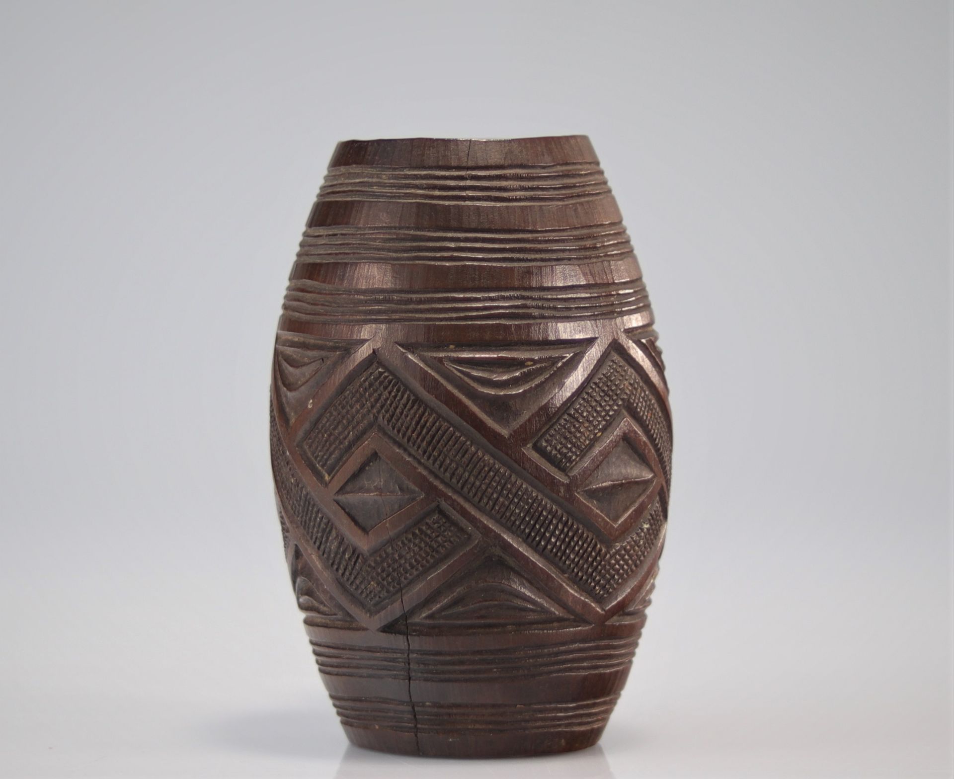 Kuba cup carved with geometric pattern - Image 4 of 4