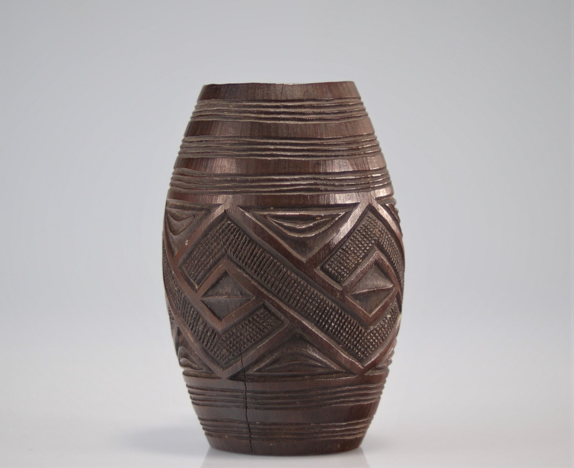 Kuba cup carved with geometric pattern - Bild 4 aus 4