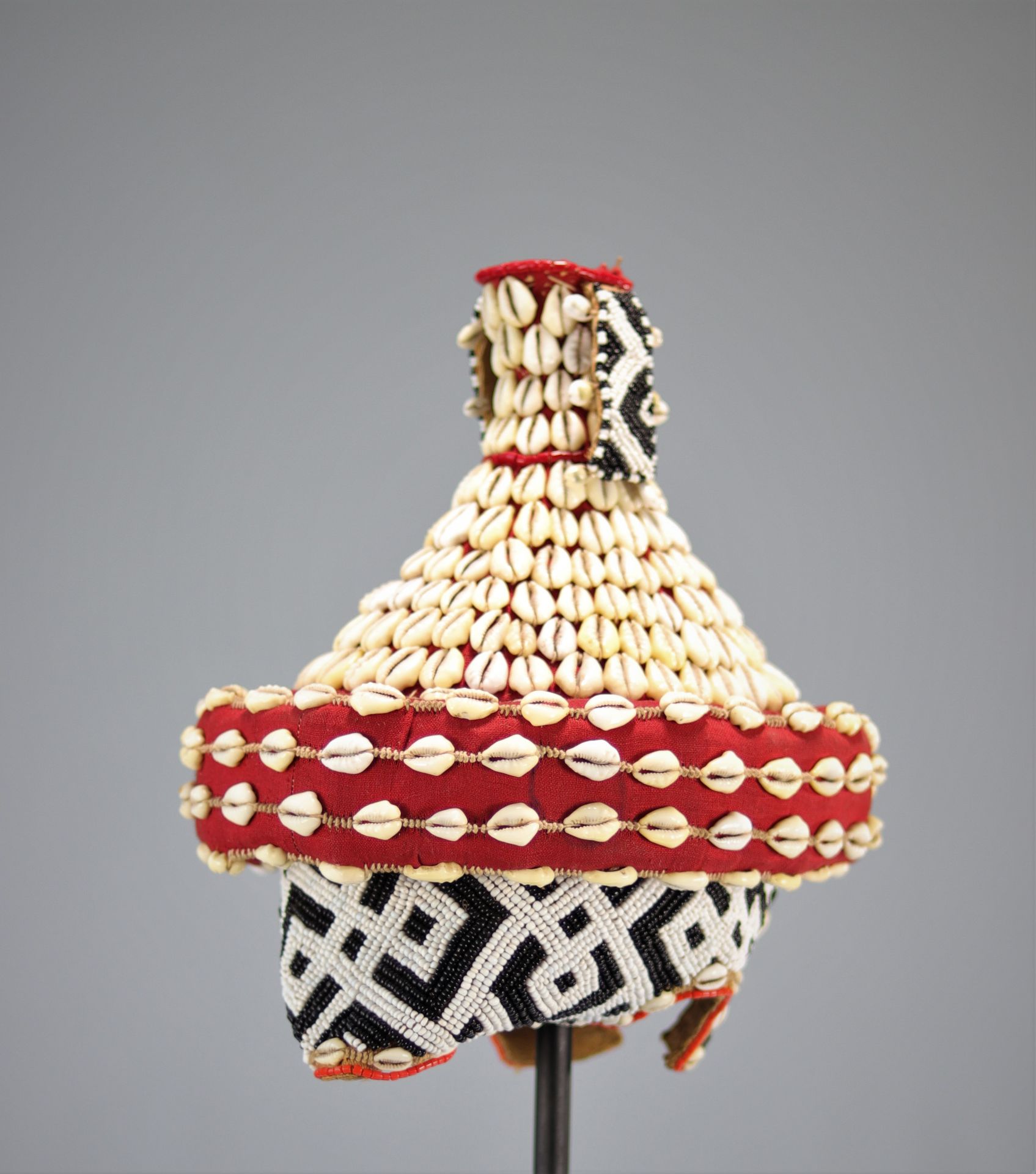 Kuba cowrie and pearl headdress - Image 3 of 3