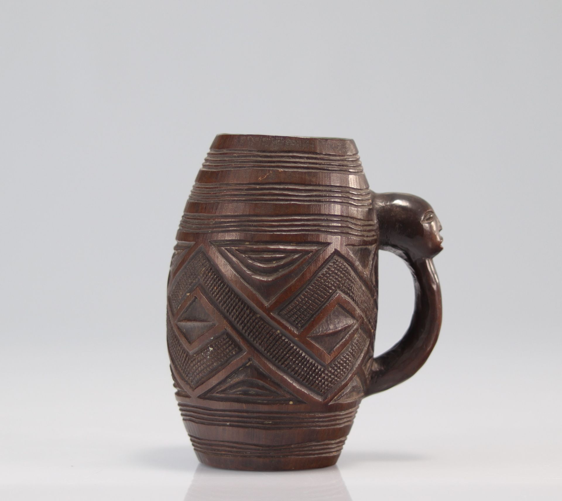 Kuba cup carved with geometric pattern - Image 3 of 4