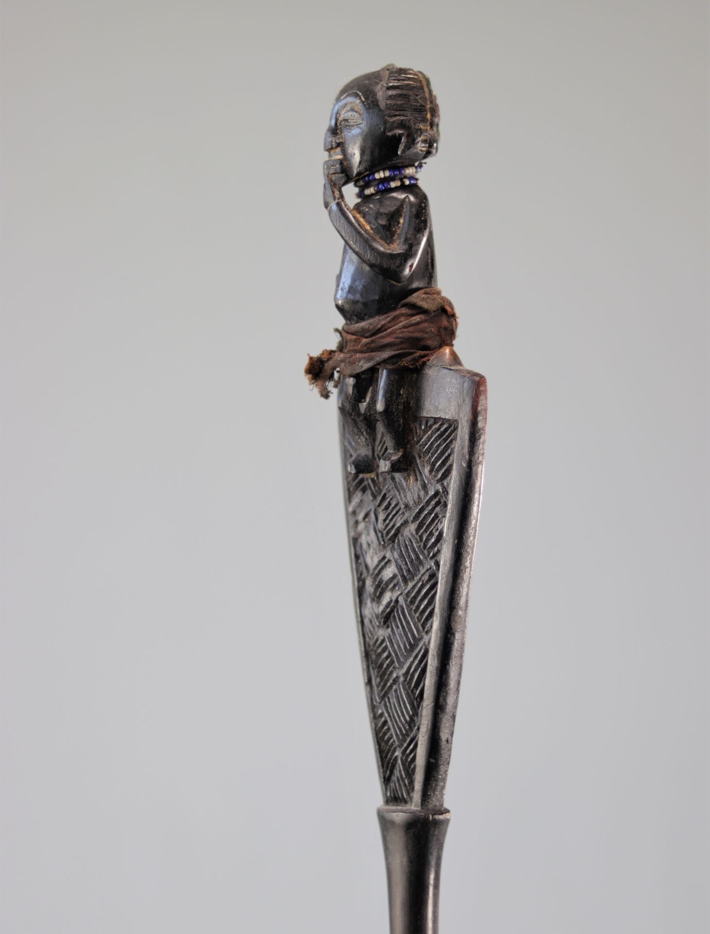 Luba scepter surmounted by a figure - Bild 3 aus 6