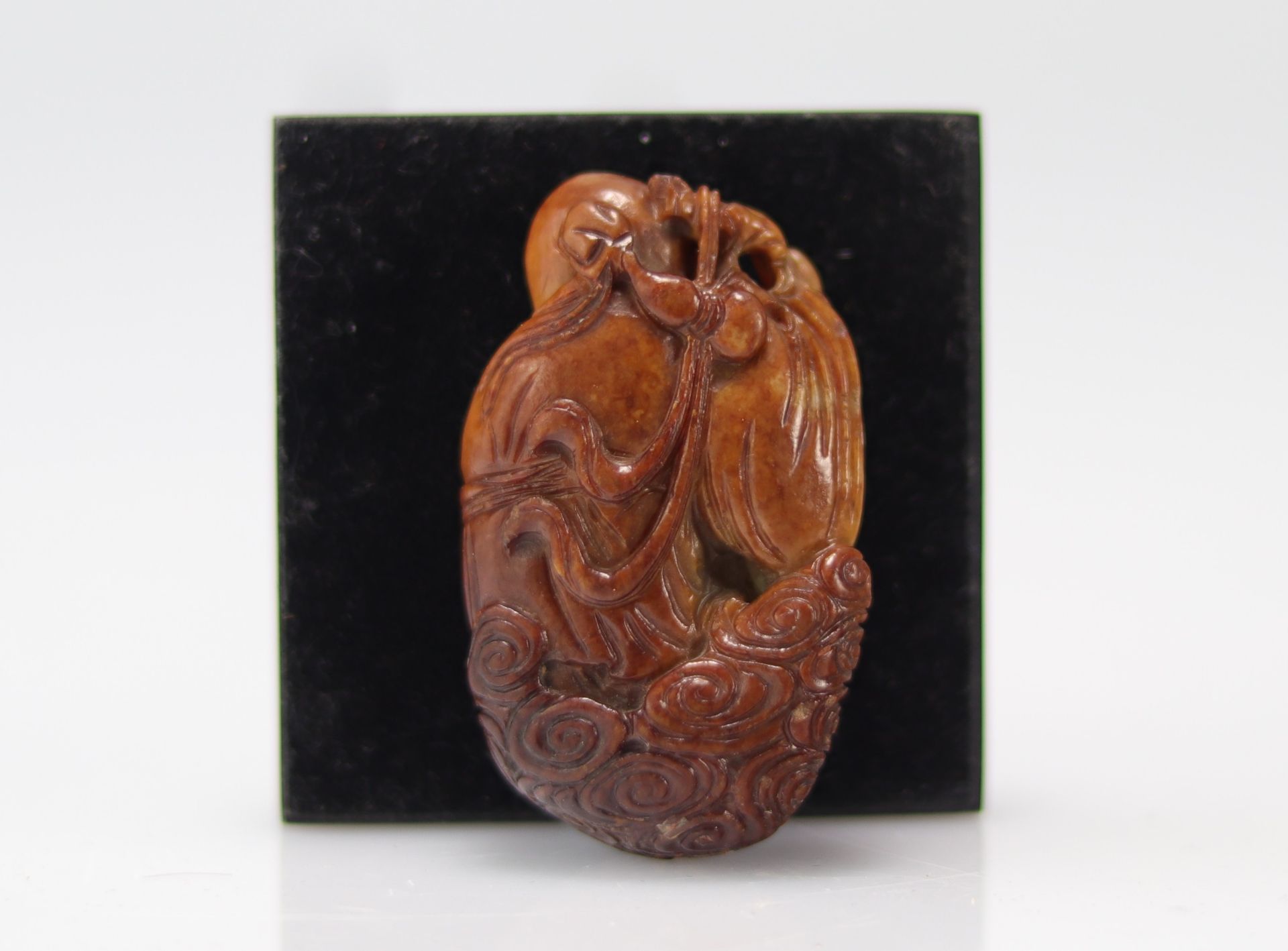Qing period celadon and rust jade shouloa and monkey - Image 2 of 5