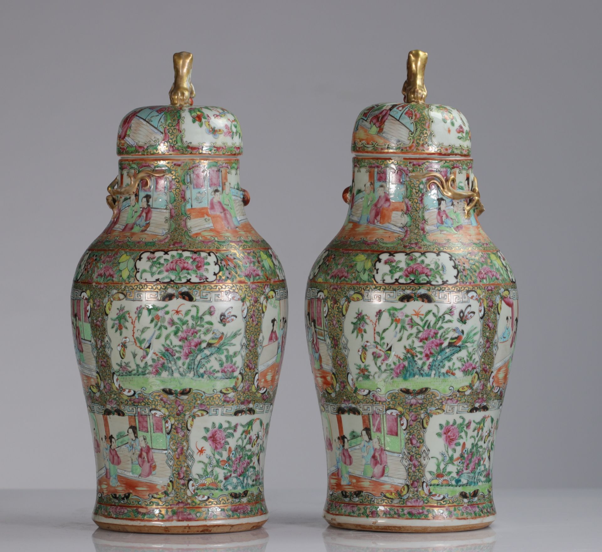 Pair of 19th century Canton porcelain covered vases - Bild 2 aus 6