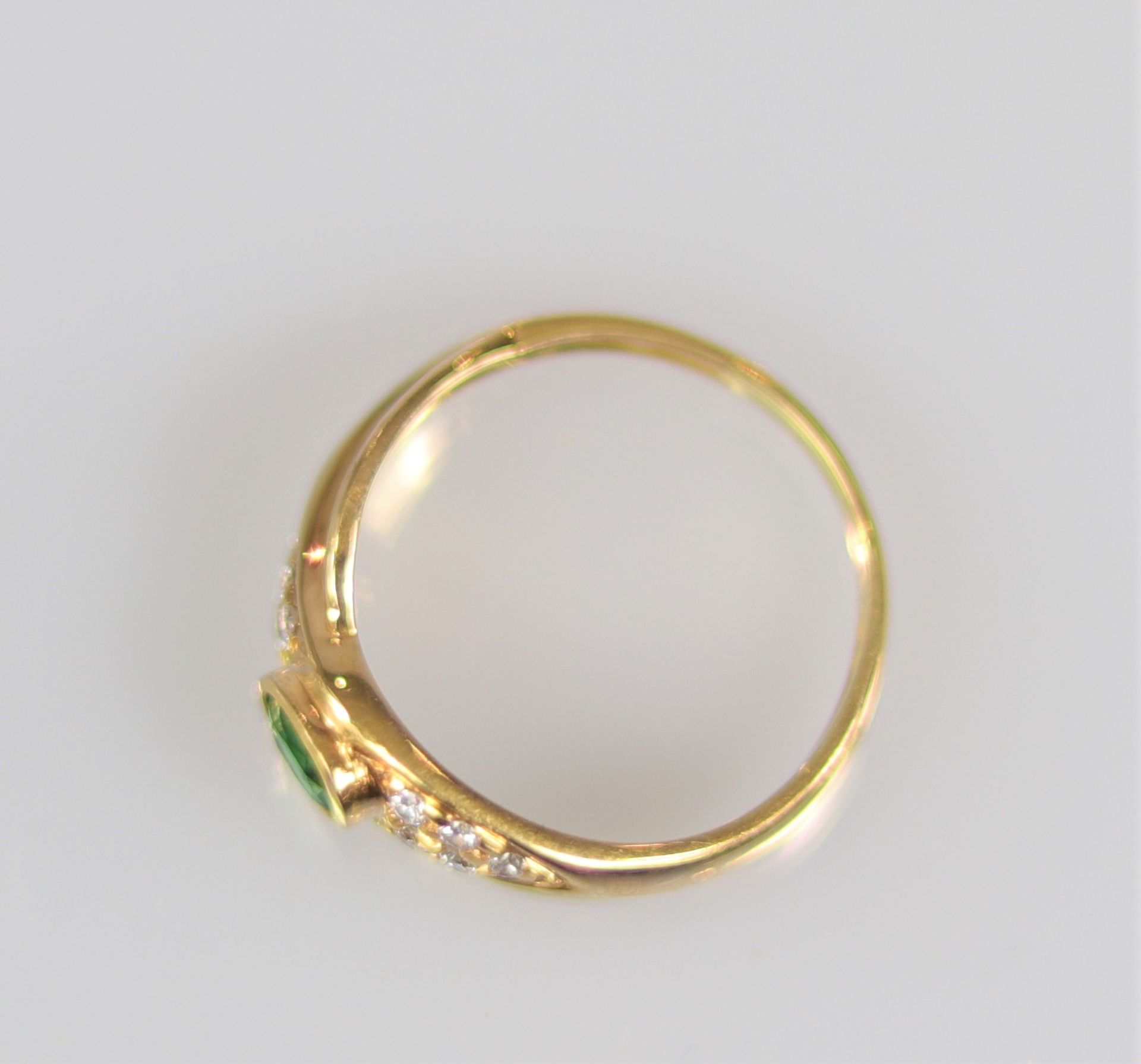 Gold ring (18k) brilliant cut diamonds (0.12 ct), fine emerald (0.37 ct) top quality - Bild 2 aus 4