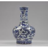 China blue white porcelain vase decorated with dragons