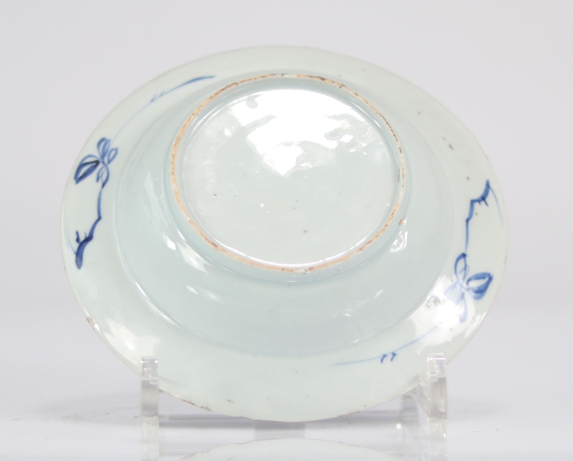 Chinese white blue porcelain dish 18th - Image 2 of 2