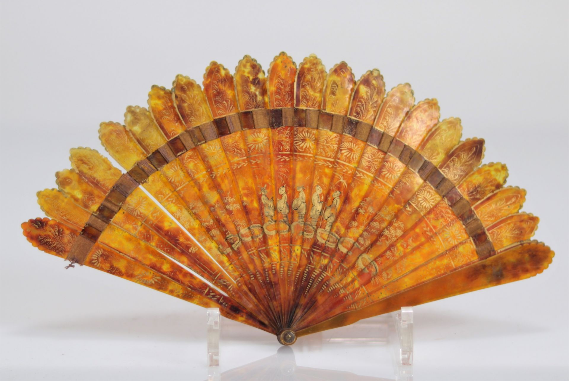 China beautiful canton fan in tortoiseshell 19th