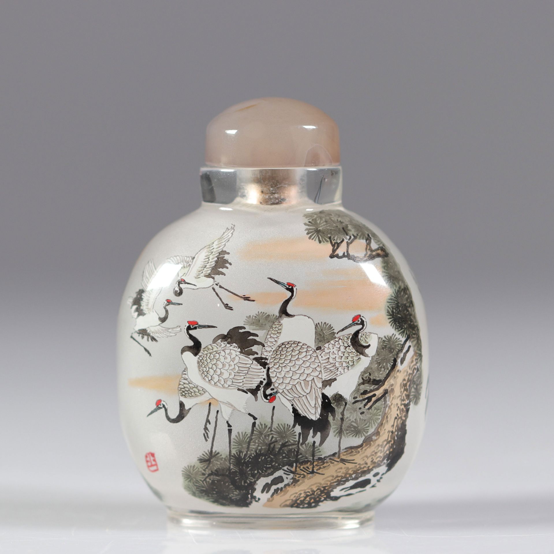 Chinese painted glass snuff bottle decorated with cranes - Bild 2 aus 2